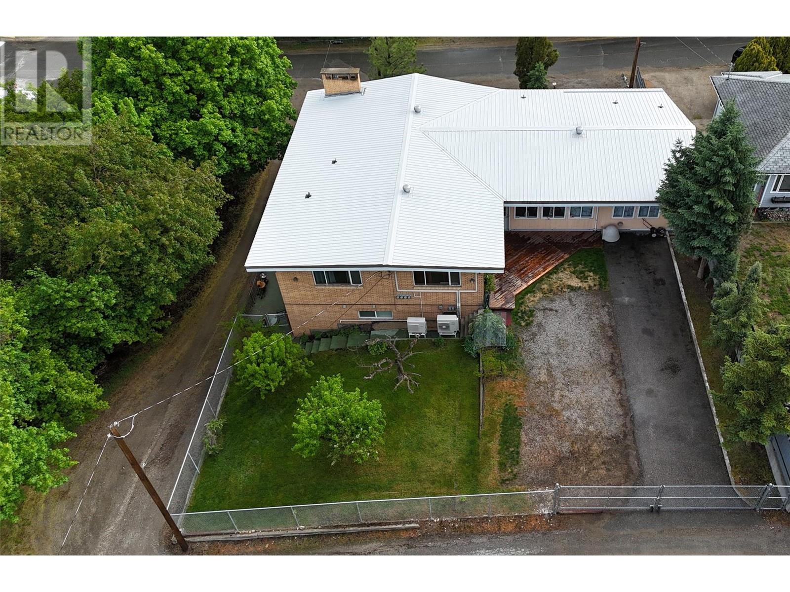 7355 7th Street, Grand Forks, British Columbia  V0H 1H0 - Photo 2 - 10347854