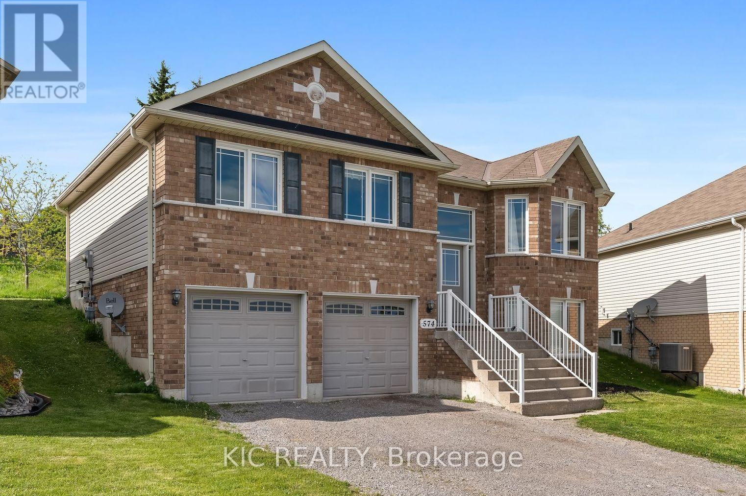 574 CLANCY CRESCENT, Peterborough West, Ontario