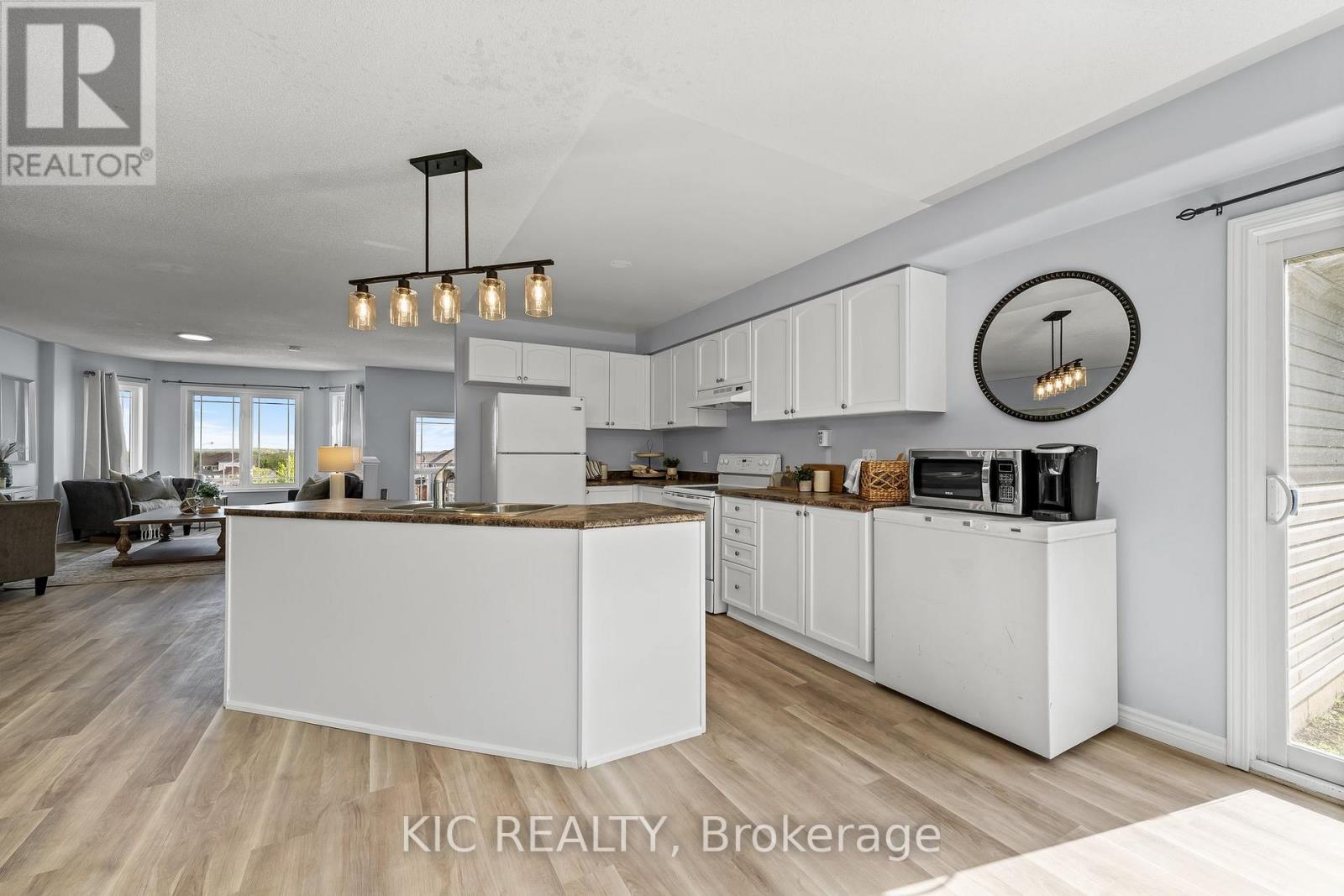 574 Clancy Crescent, Peterborough West, Ontario  K9K 2S2 - Photo 14 - X12163075