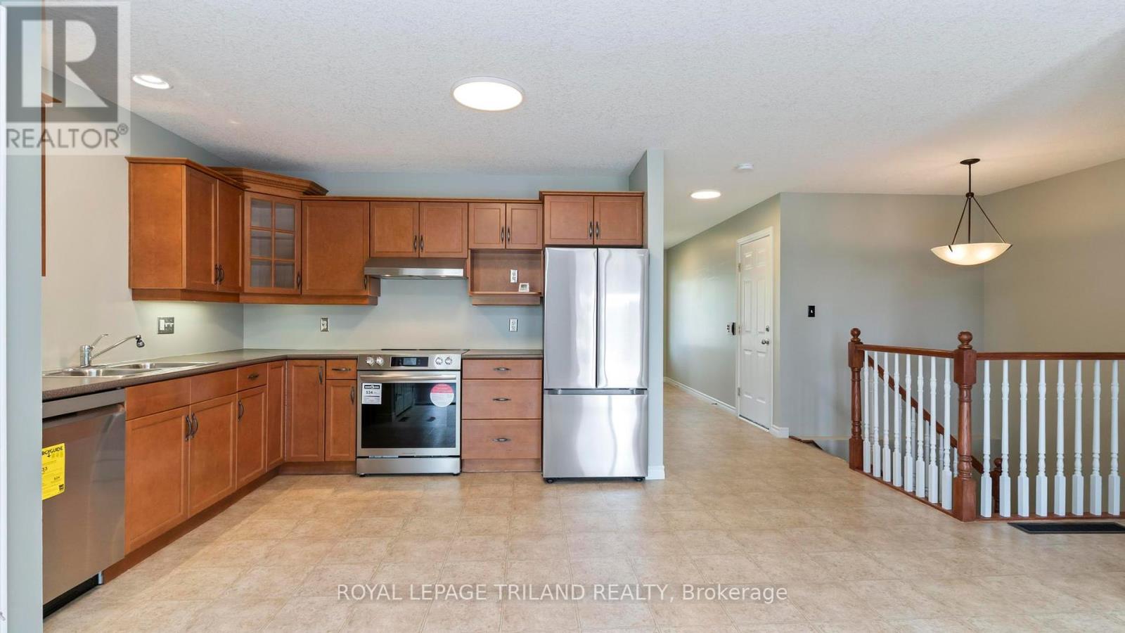 6 Coleman Court, St. Thomas, Ontario  N5R 0A5 - Photo 13 - X12163043