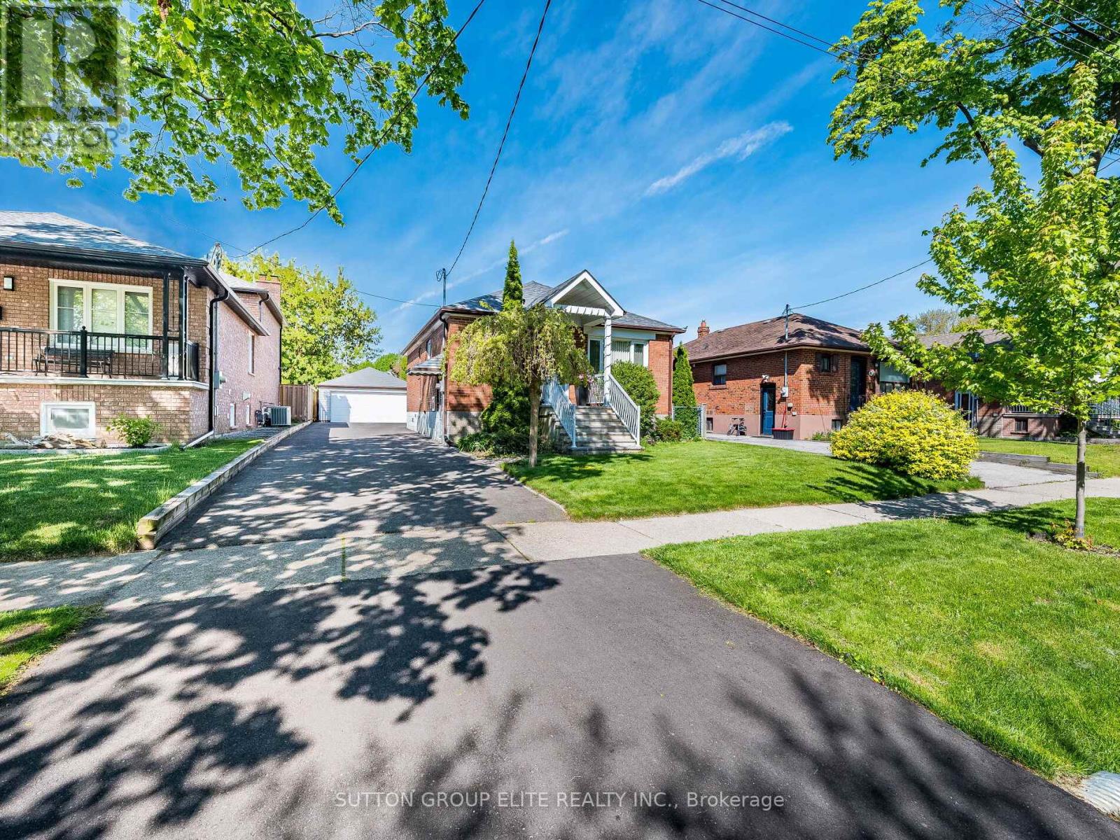 46 Loma Road, Toronto, Ontario  M8Z 3Z7 - Photo 2 - W12162829
