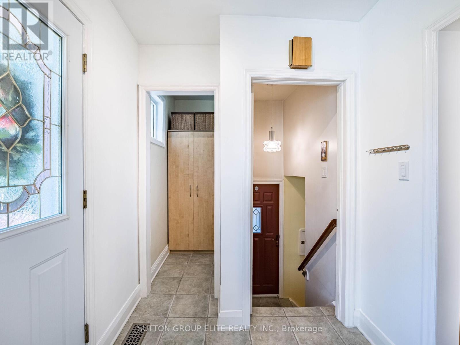 46 Loma Road, Toronto, Ontario  M8Z 3Z7 - Photo 5 - W12162829