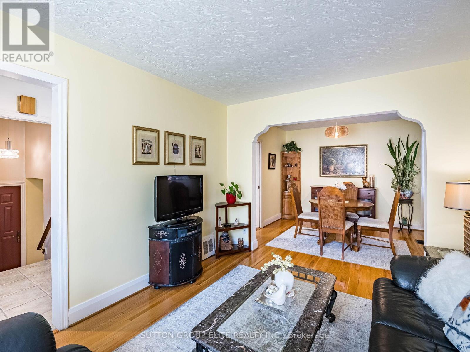 46 Loma Road, Toronto, Ontario  M8Z 3Z7 - Photo 7 - W12162829
