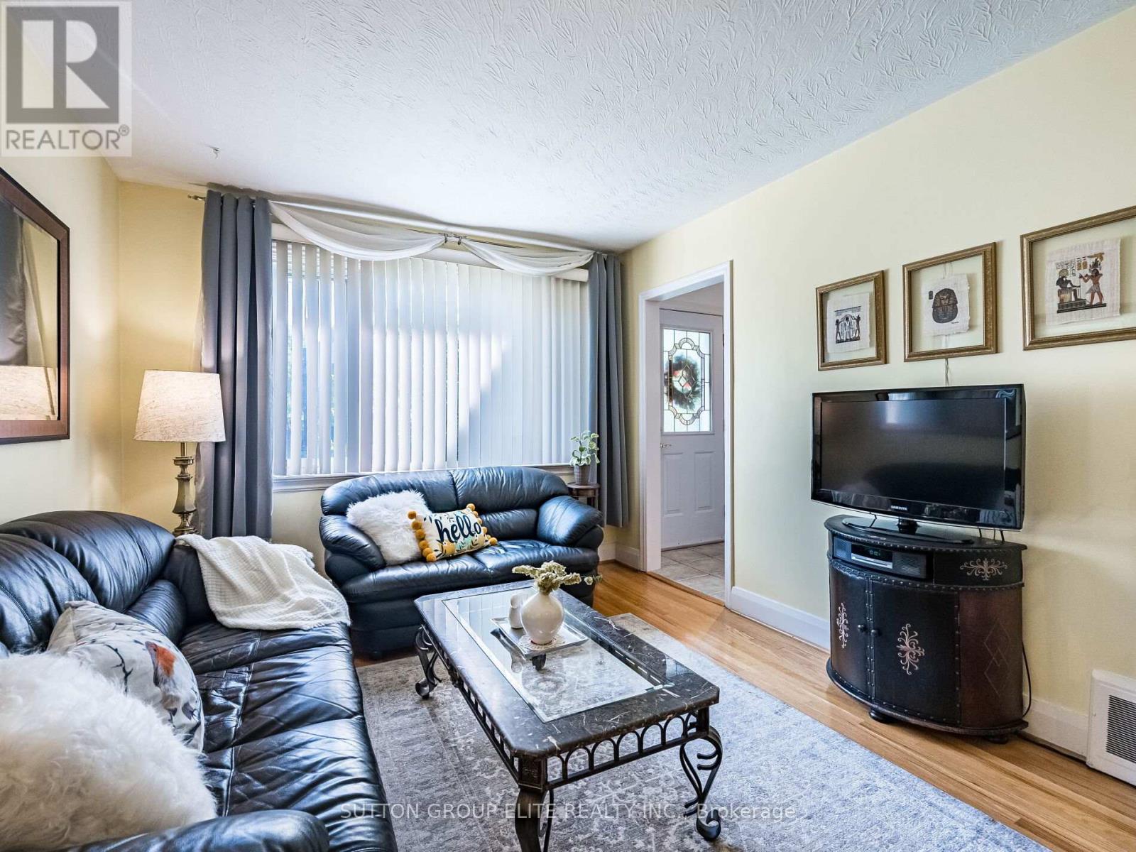 46 Loma Road, Toronto, Ontario  M8Z 3Z7 - Photo 8 - W12162829