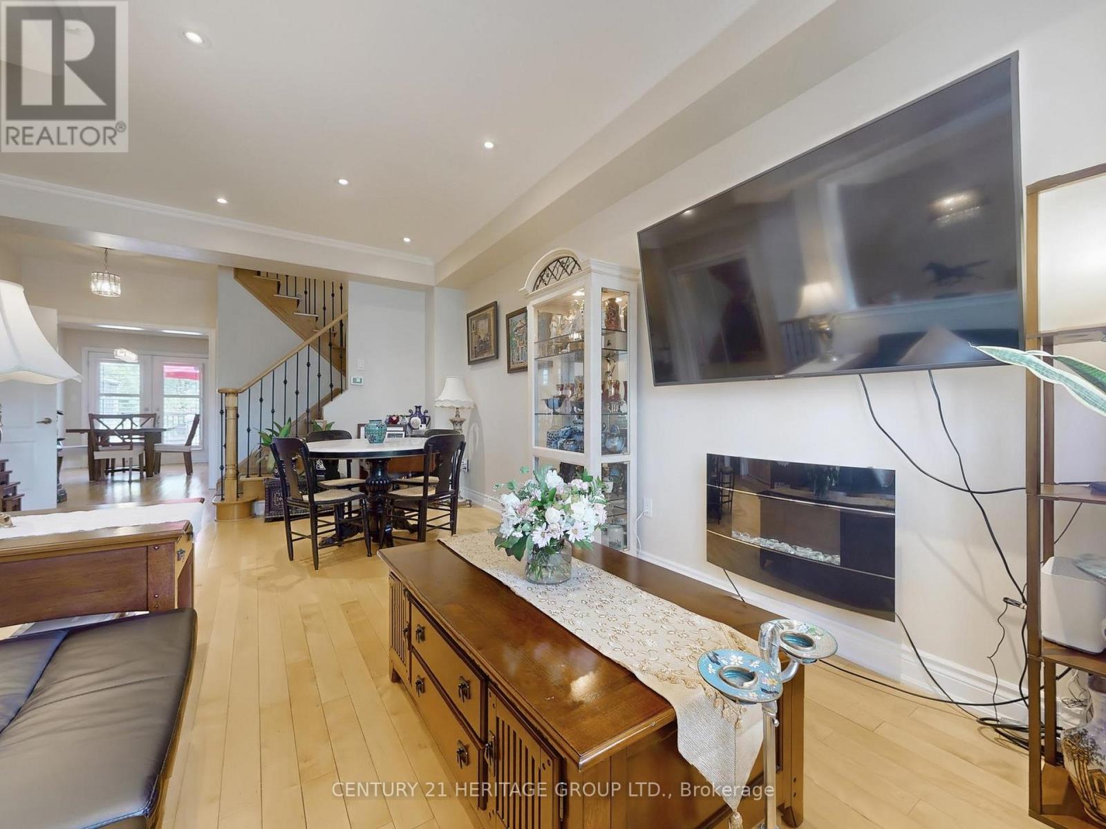 127 Mill Road, Toronto (Markland Wood), Ontario  M9C 1X9 - Photo 7 - W12162832