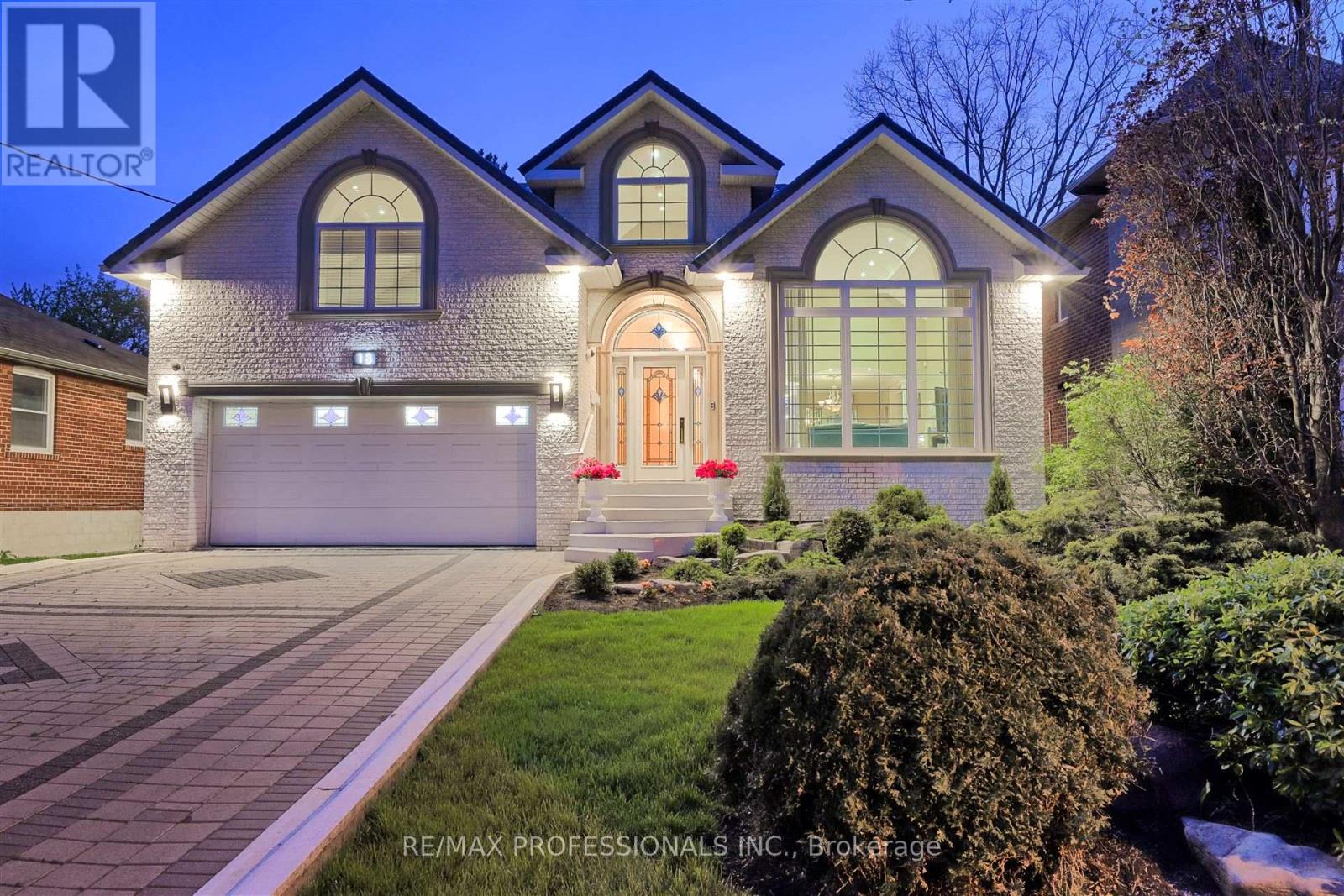 18 Northglen Avenue, Toronto, Ontario  M9B 4R6 - Photo 8 - W12162869