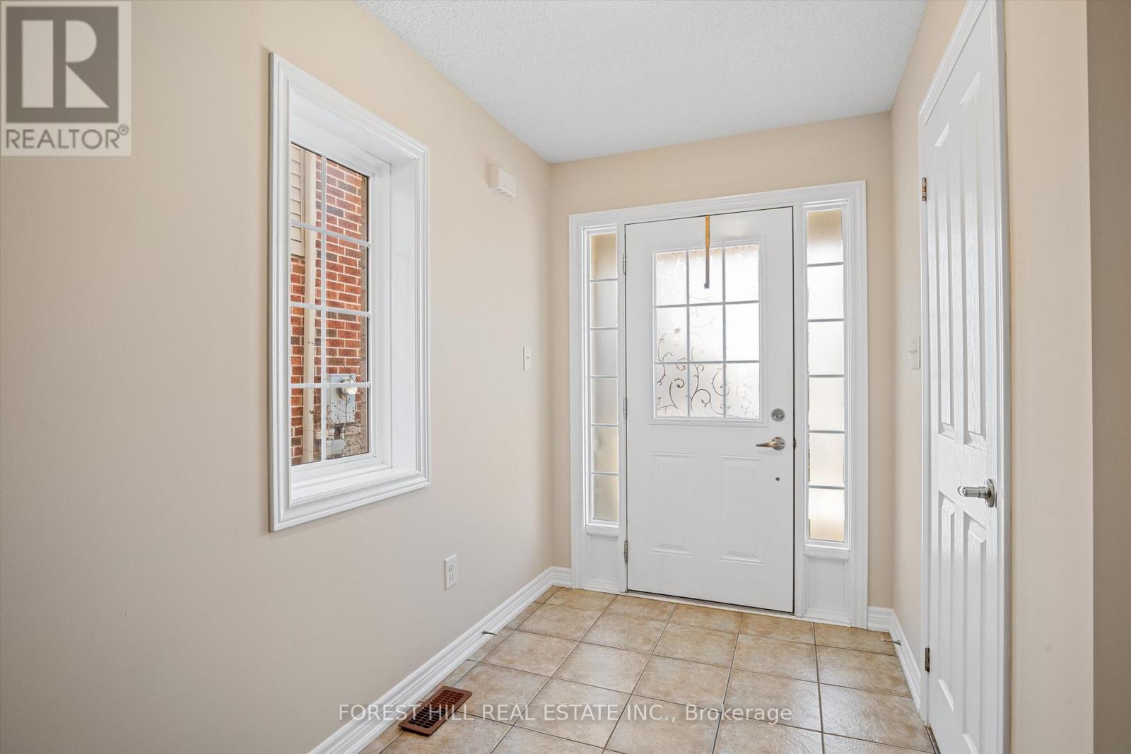 4630 Keystone Crescent, Burlington, Ontario  L7M 0M8 - Photo 4 - W12162912