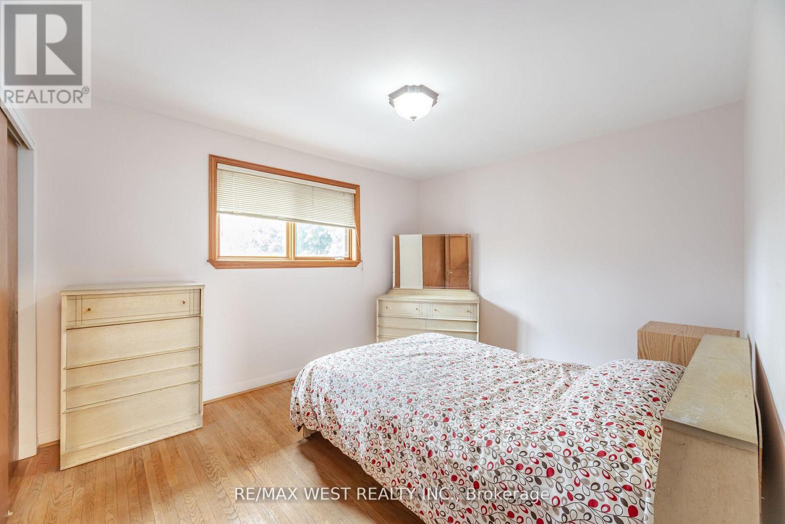 94 Windhill Crescent, Toronto, Ontario  M9M 1Y4 - Photo 16 - W12162938