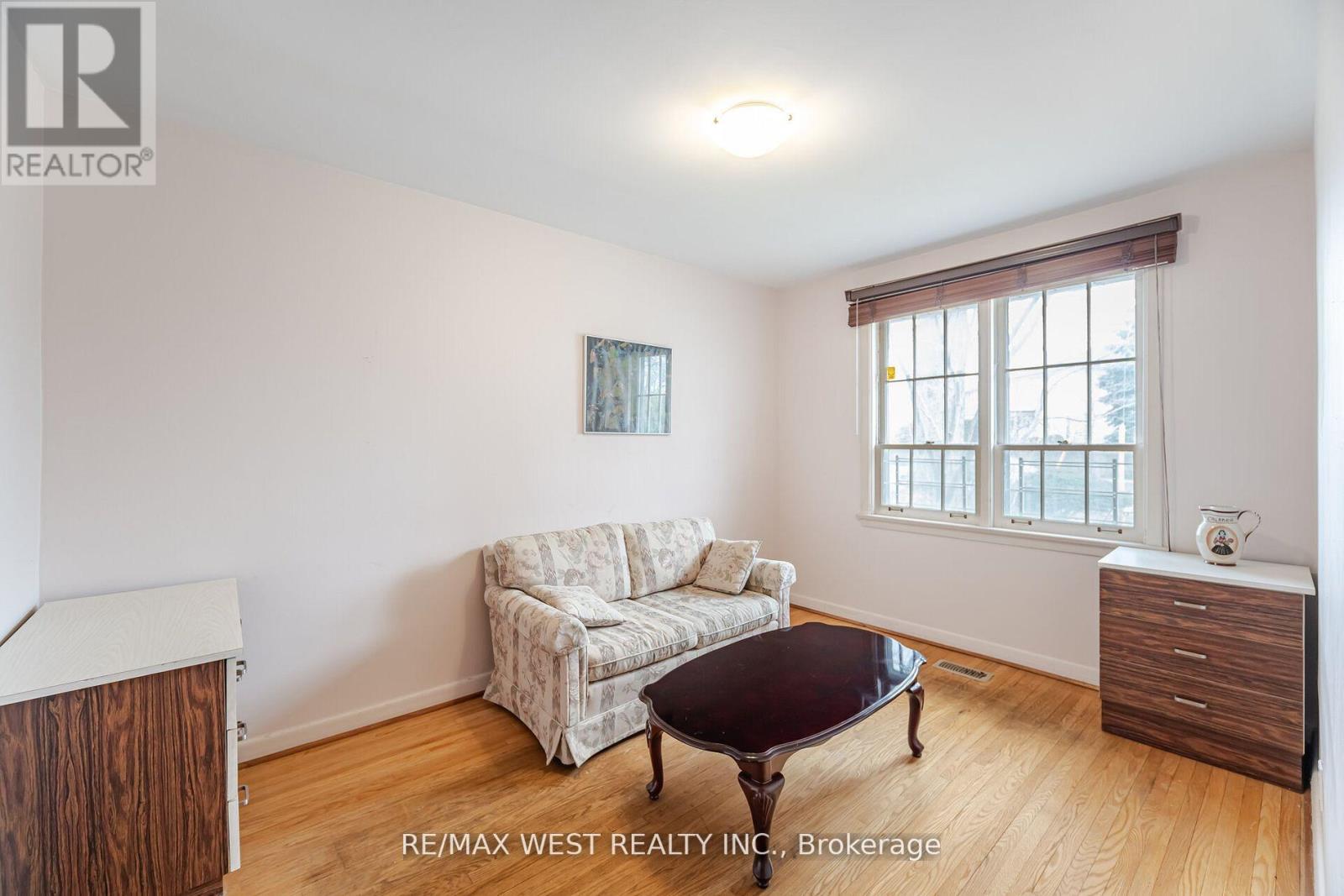 94 Windhill Crescent, Toronto, Ontario  M9M 1Y4 - Photo 17 - W12162938