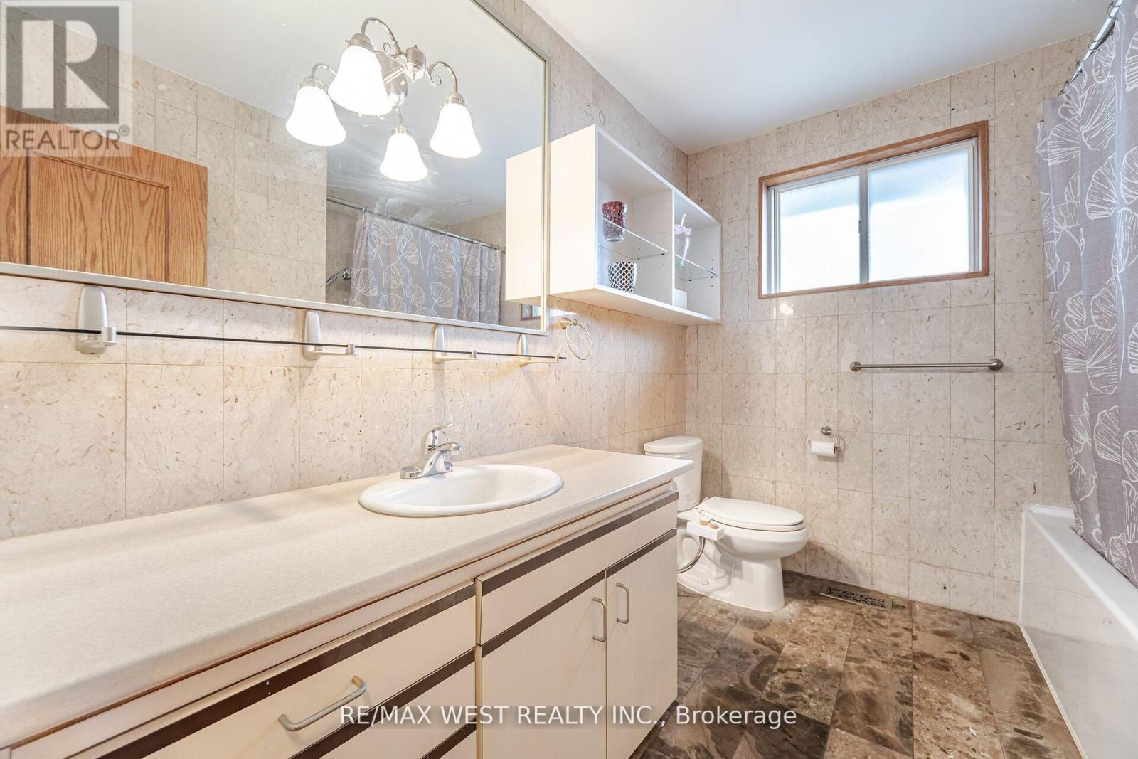 94 Windhill Crescent, Toronto, Ontario  M9M 1Y4 - Photo 18 - W12162938