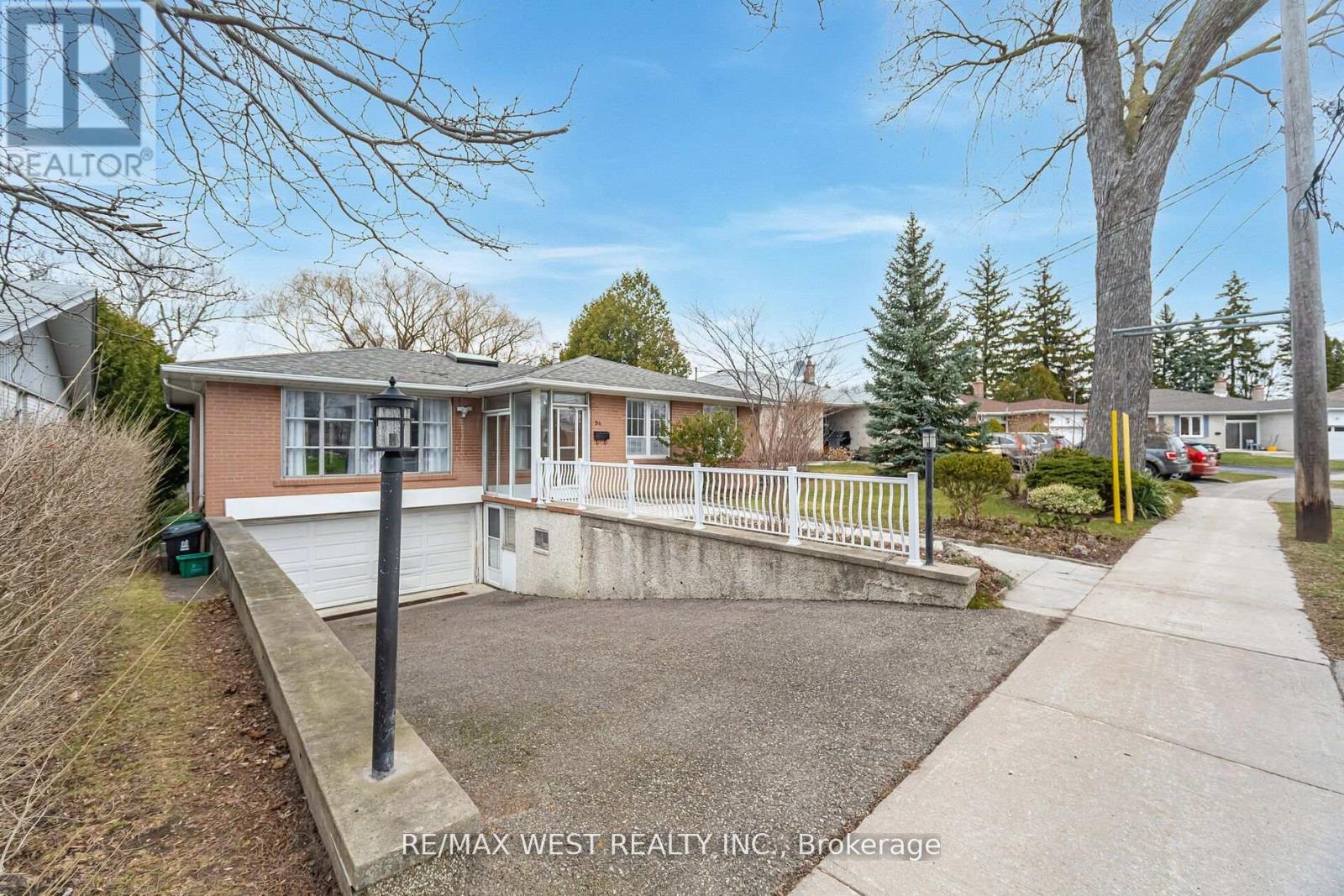 94 Windhill Crescent, Toronto, Ontario  M9M 1Y4 - Photo 2 - W12162938