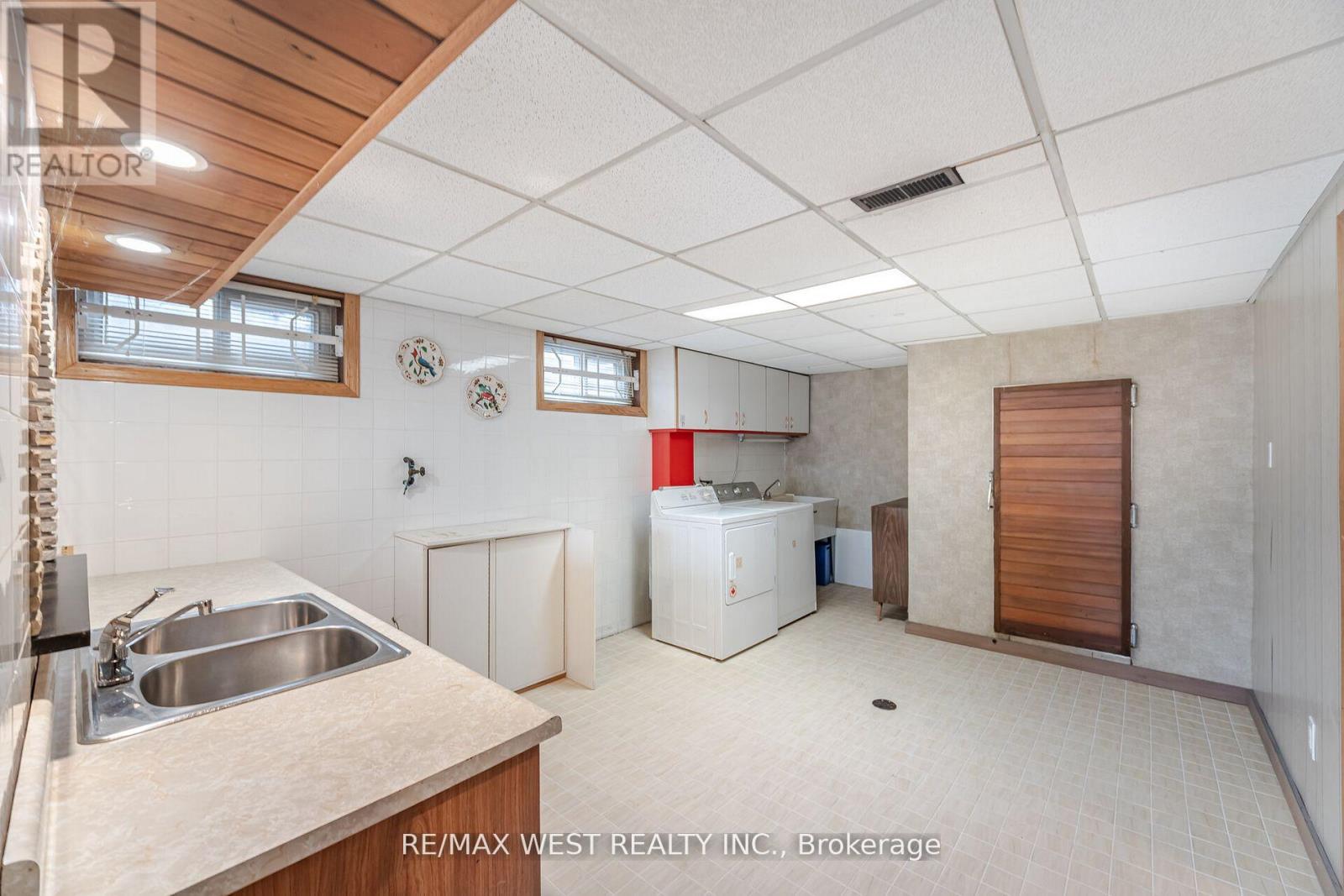 94 Windhill Crescent, Toronto, Ontario  M9M 1Y4 - Photo 24 - W12162938