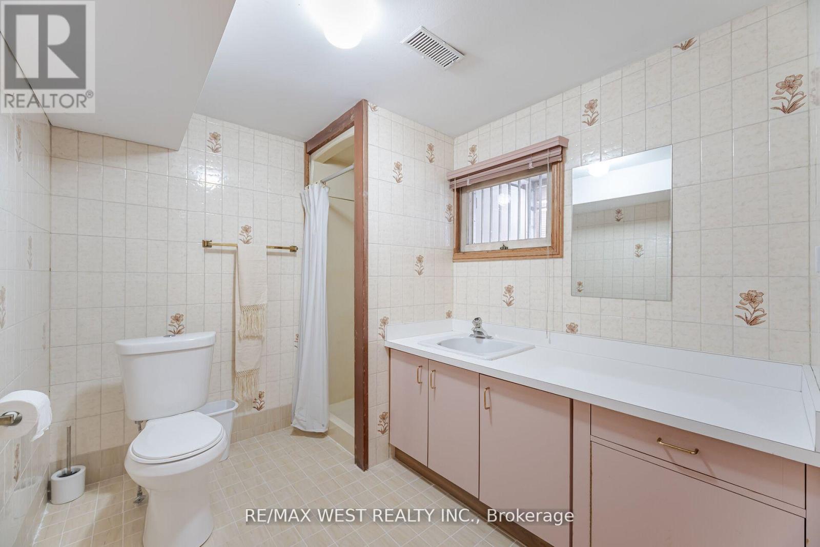 94 Windhill Crescent, Toronto, Ontario  M9M 1Y4 - Photo 25 - W12162938