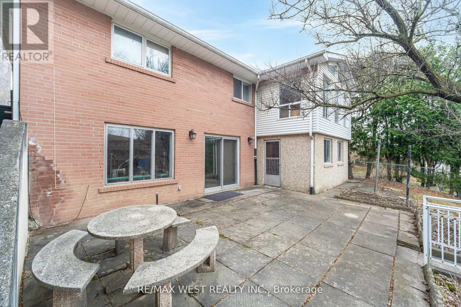 94 Windhill Crescent, Toronto, Ontario  M9M 1Y4 - Photo 27 - W12162938