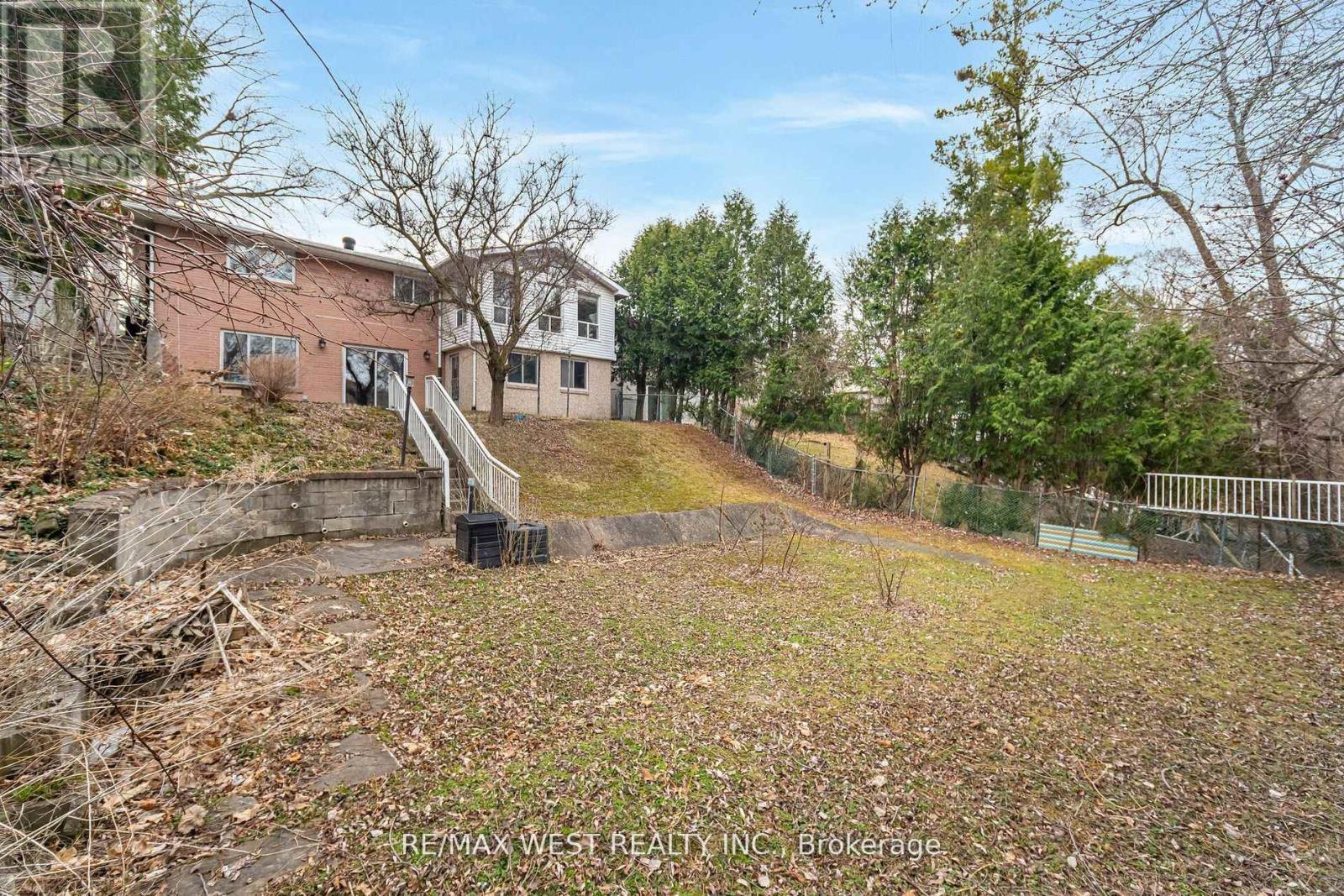 94 Windhill Crescent, Toronto, Ontario  M9M 1Y4 - Photo 28 - W12162938