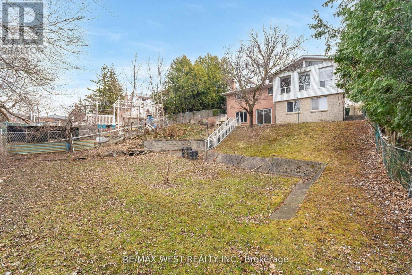 94 Windhill Crescent, Toronto, Ontario  M9M 1Y4 - Photo 29 - W12162938