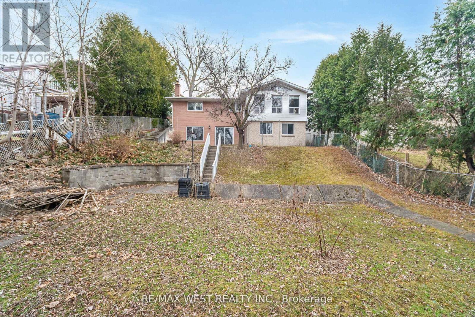 94 Windhill Crescent, Toronto, Ontario  M9M 1Y4 - Photo 30 - W12162938