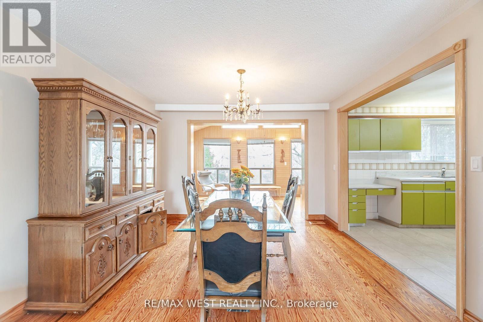94 Windhill Crescent, Toronto, Ontario  M9M 1Y4 - Photo 8 - W12162938