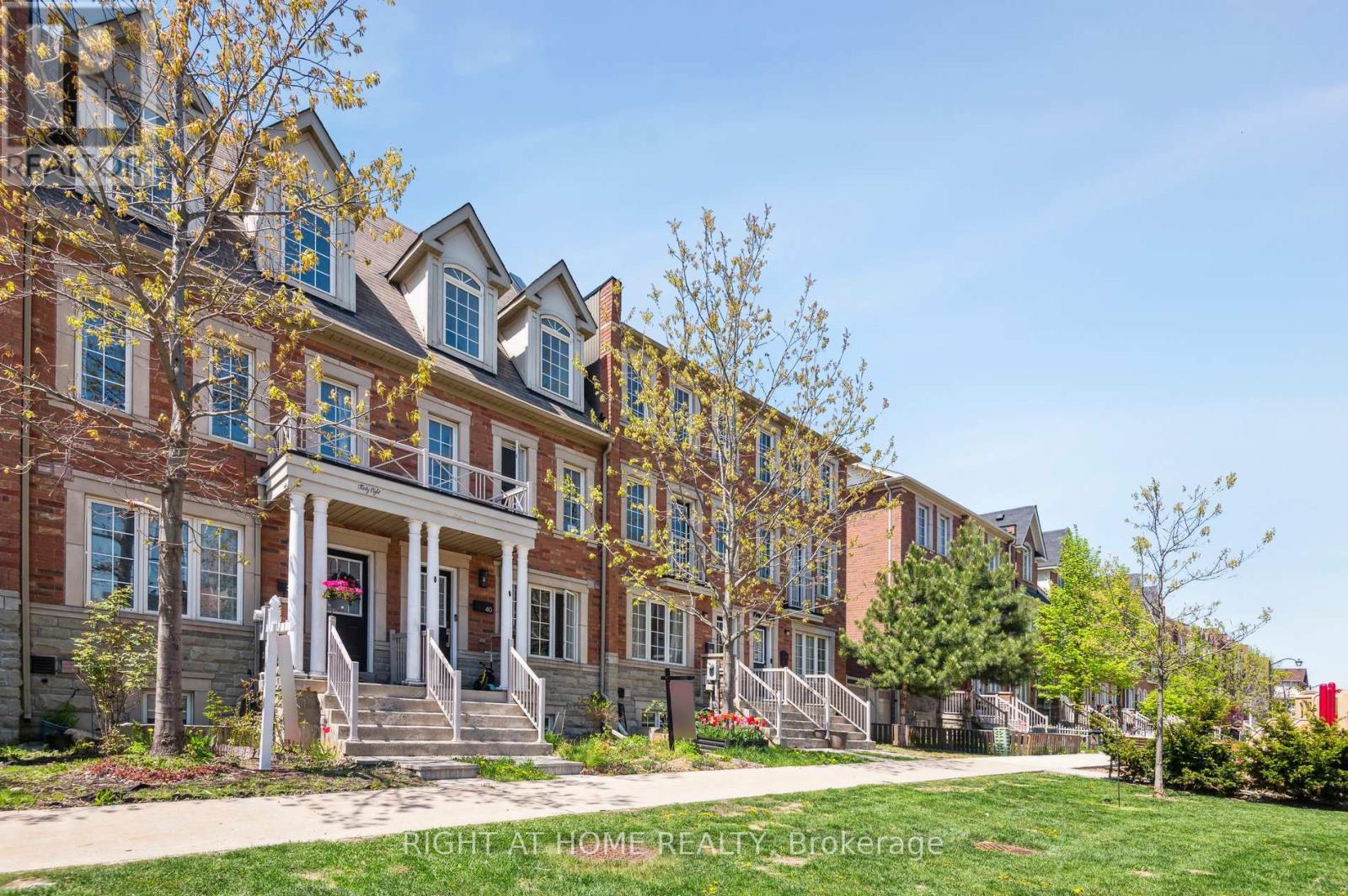 38 Odoardo Di Santo Circle, Toronto, Ontario  M3L 0E7 - Photo 2 - W12162968
