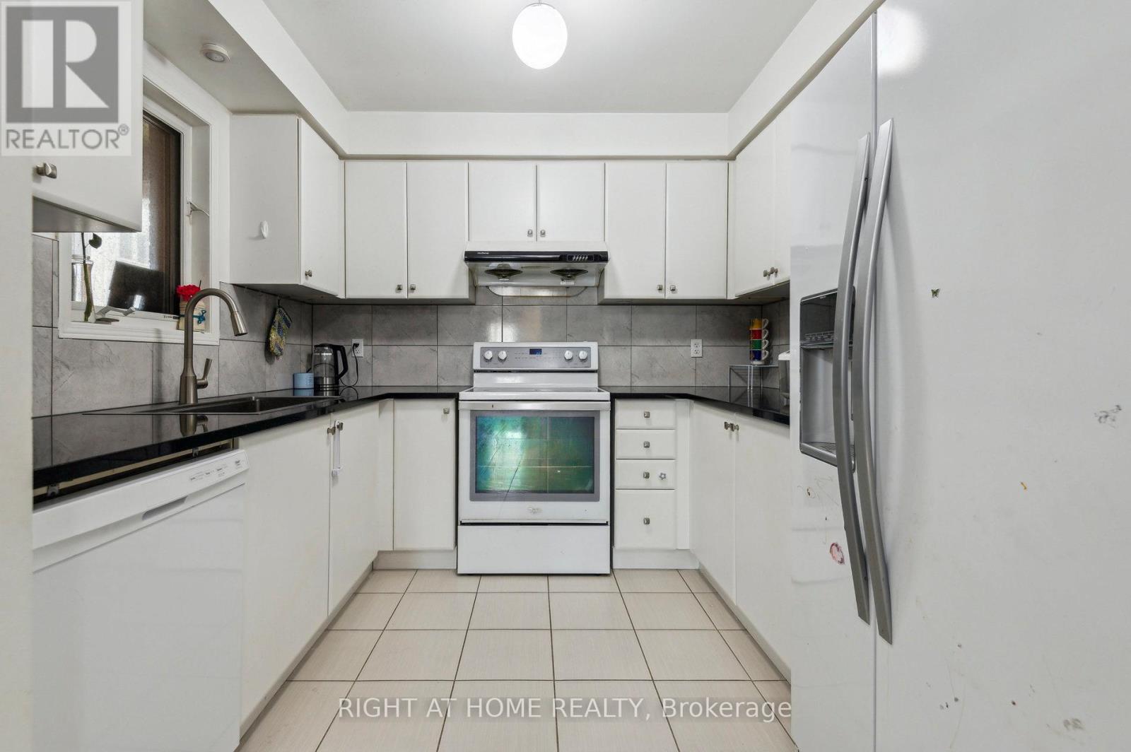 38 Odoardo Di Santo Circle, Toronto, Ontario  M3L 0E7 - Photo 5 - W12162968
