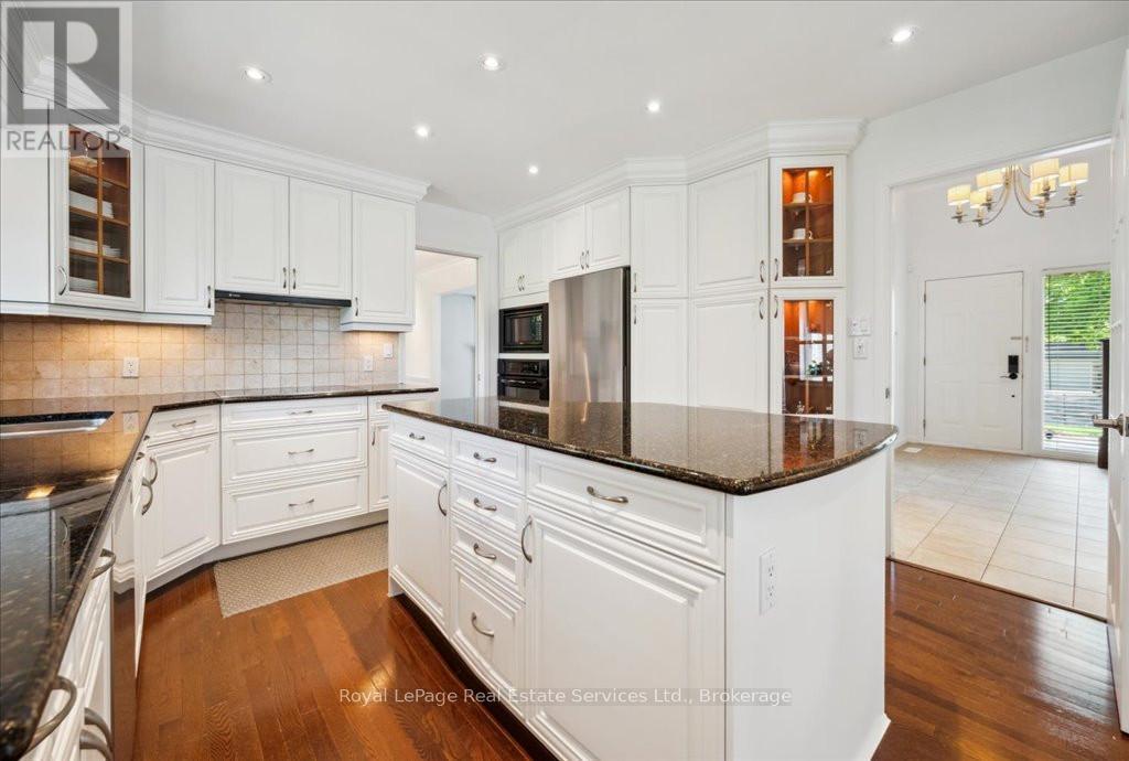 234 Cardinal Drive, Oakville, Ontario  L6J 4P2 - Photo 11 - W12047639