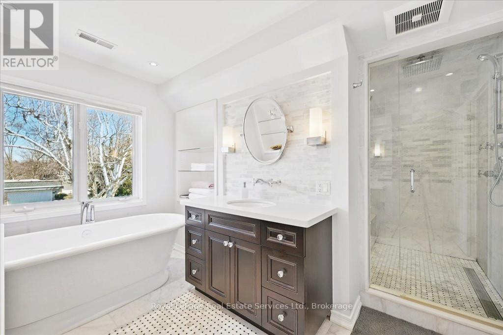 234 Cardinal Drive, Oakville, Ontario  L6J 4P2 - Photo 23 - W12047639