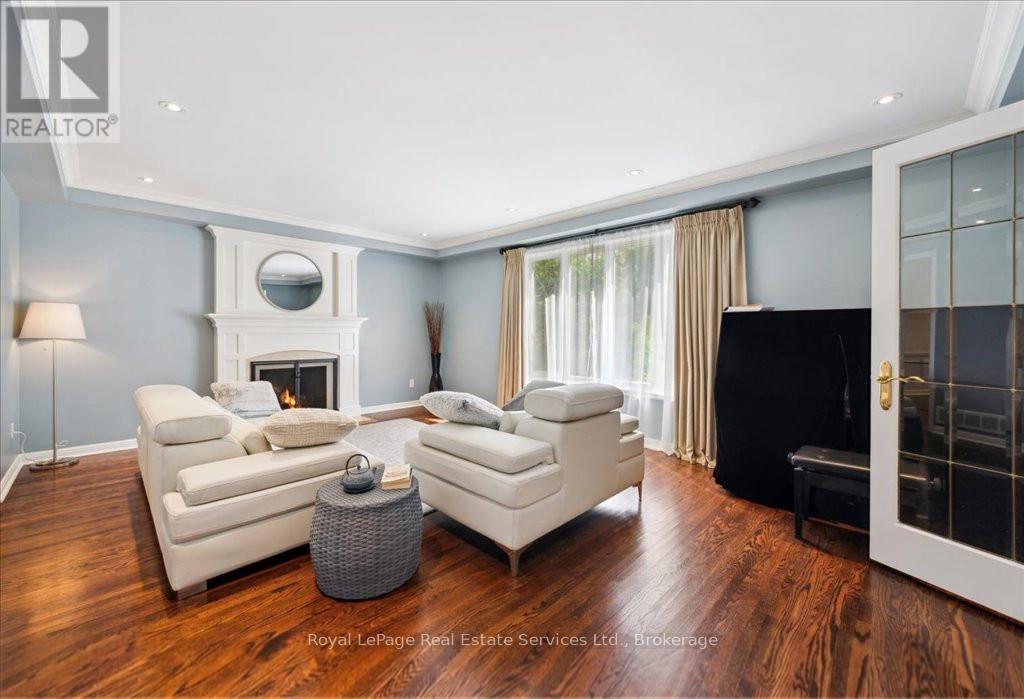 234 Cardinal Drive, Oakville, Ontario  L6J 4P2 - Photo 6 - W12047639
