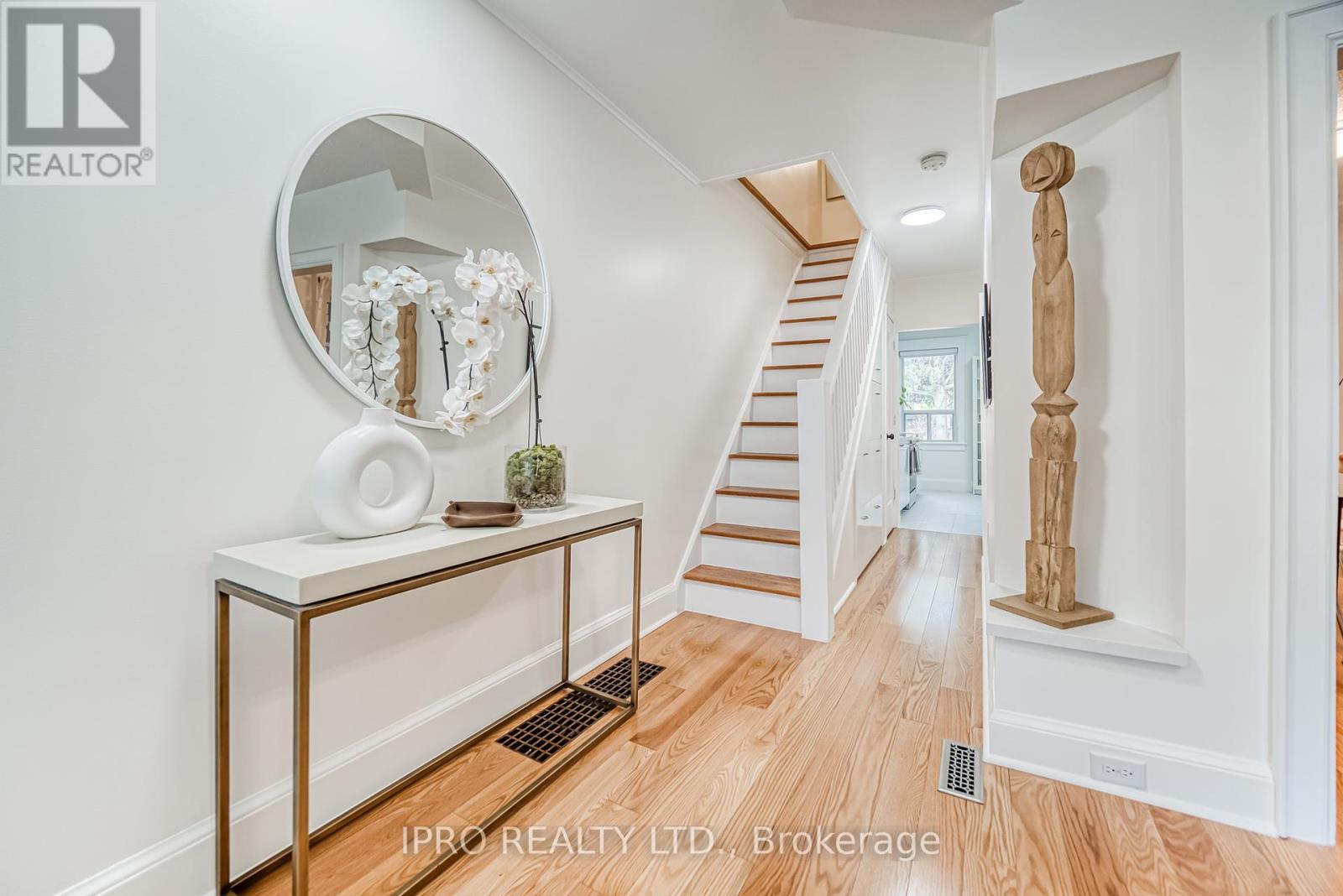 962 Logan Avenue, Toronto, Ontario  M4K 3E5 - Photo 10 - E12162263