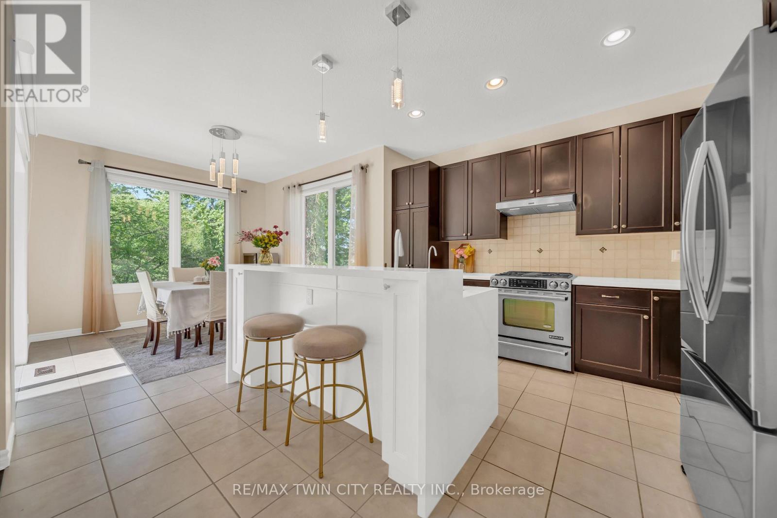 437 Zeller Drive, Kitchener, Ontario  N2A 4M4 - Photo 11 - X12162839