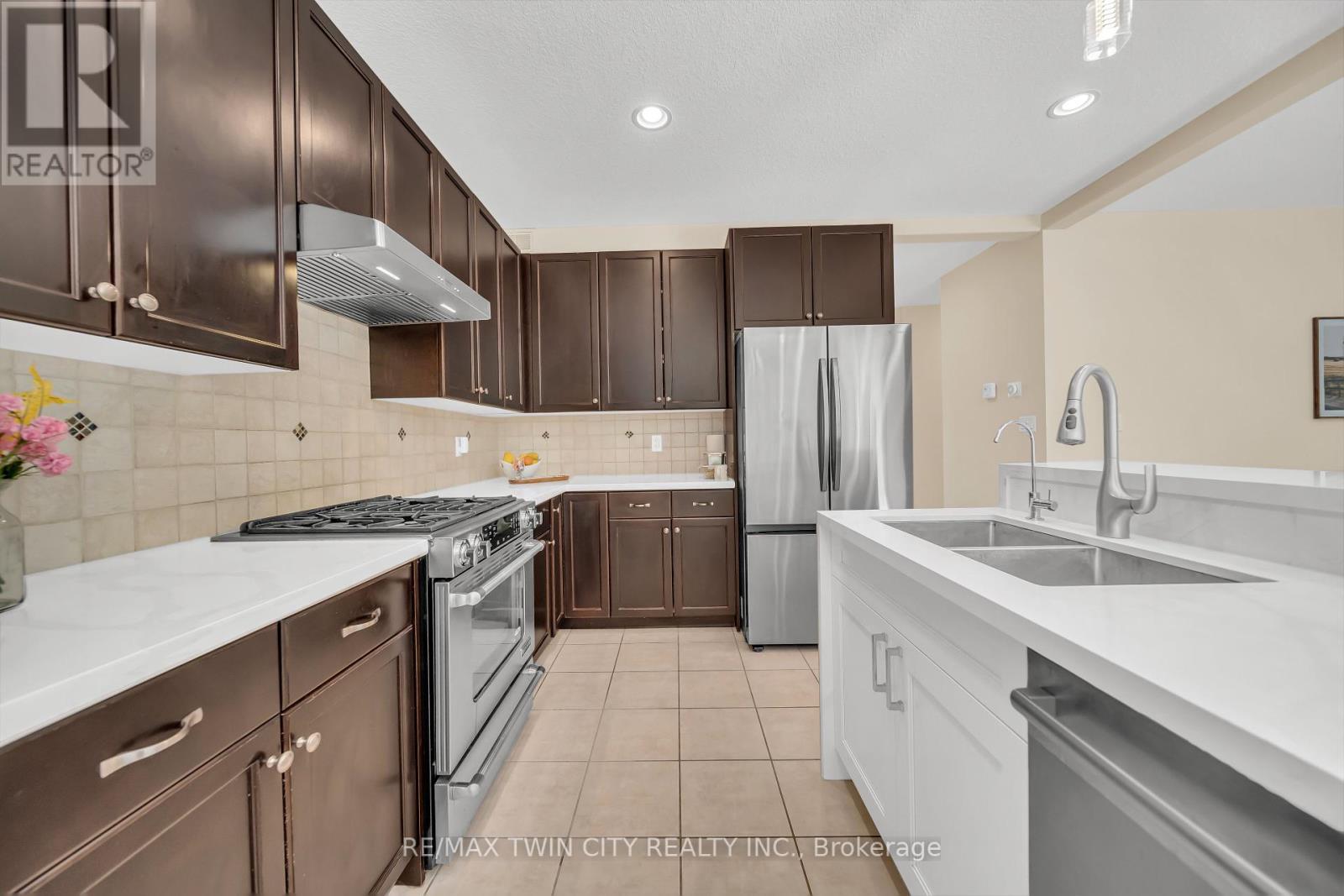 437 Zeller Drive, Kitchener, Ontario  N2A 4M4 - Photo 13 - X12162839