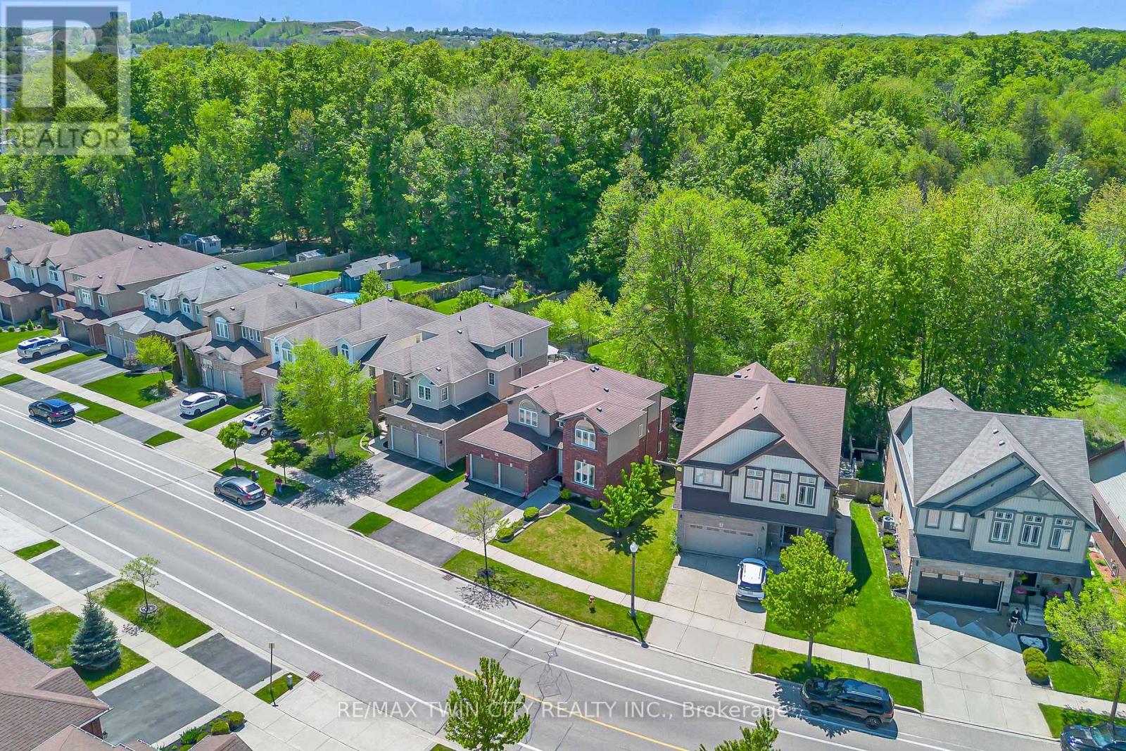 437 Zeller Drive, Kitchener, Ontario  N2A 4M4 - Photo 38 - X12162839