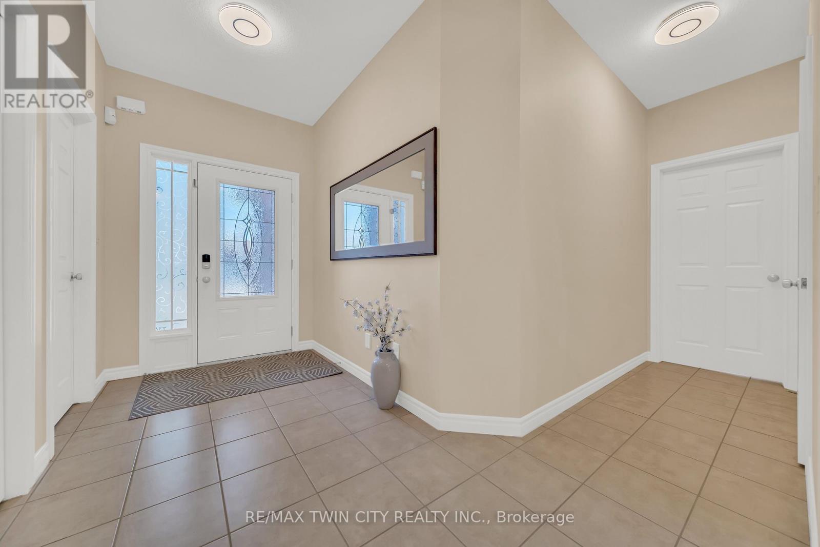 437 Zeller Drive, Kitchener, Ontario  N2A 4M4 - Photo 7 - X12162839