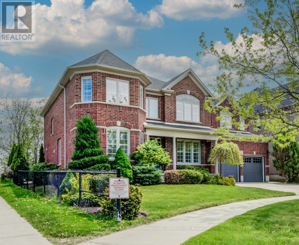 252 Edgewater Crescent, Kitchener, Ontario  N2A 4M2 - Photo 3 - X12162846