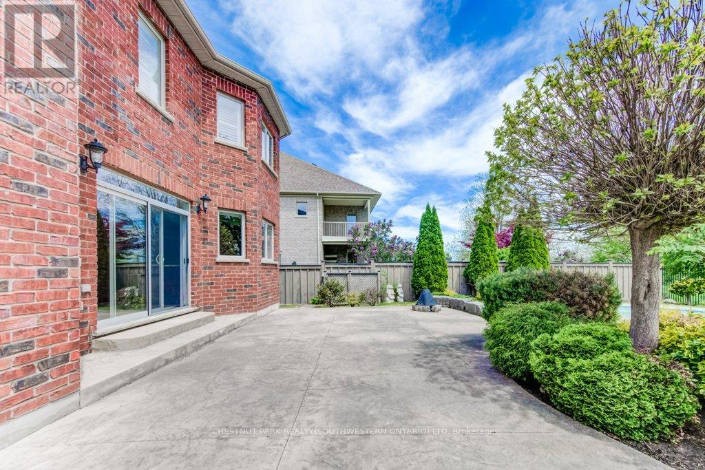 252 Edgewater Crescent, Kitchener, Ontario  N2A 4M2 - Photo 44 - X12162846