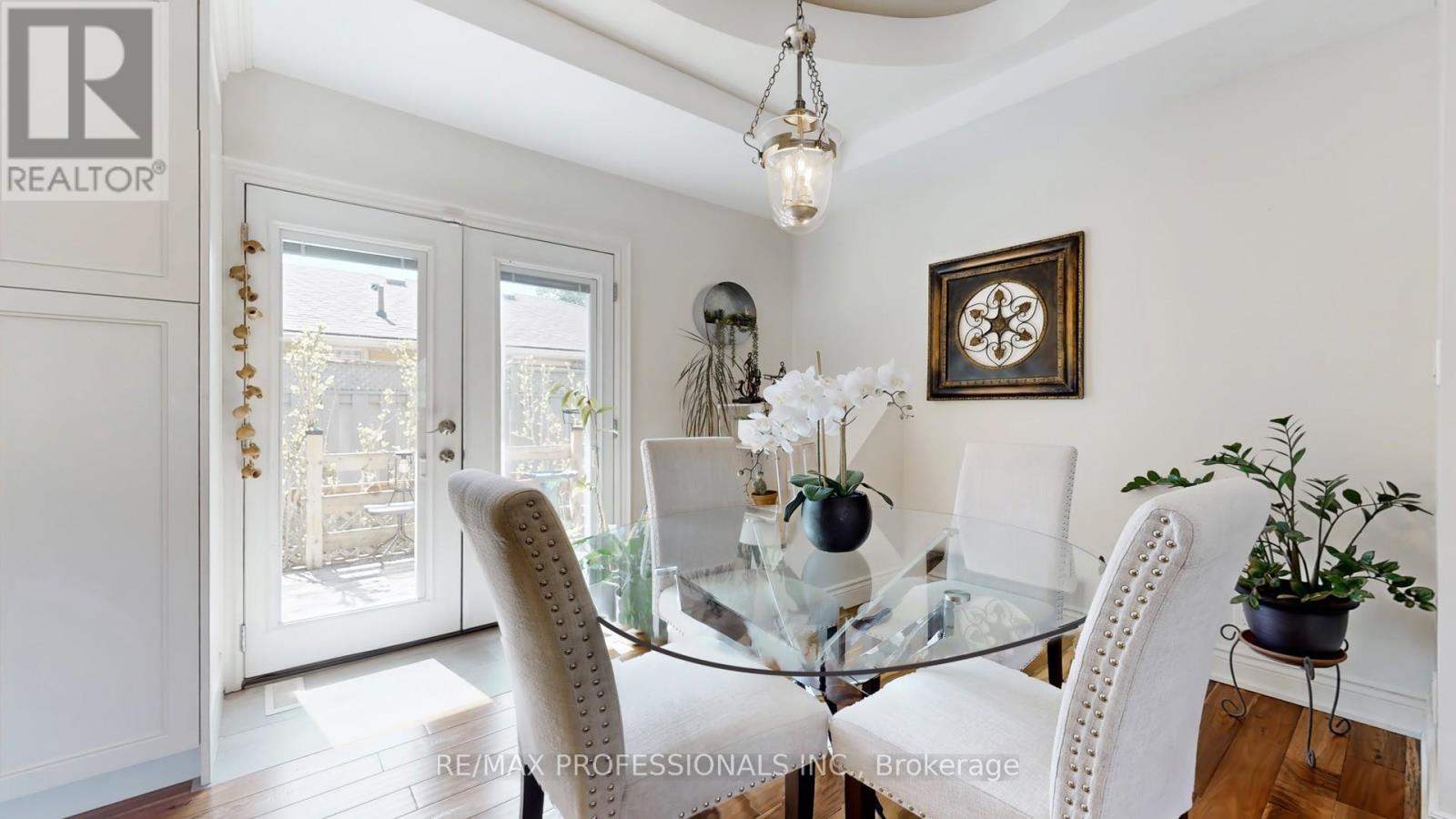 2 Woodpark Road, Toronto, Ontario  M9P 1M1 - Photo 11 - W12162553