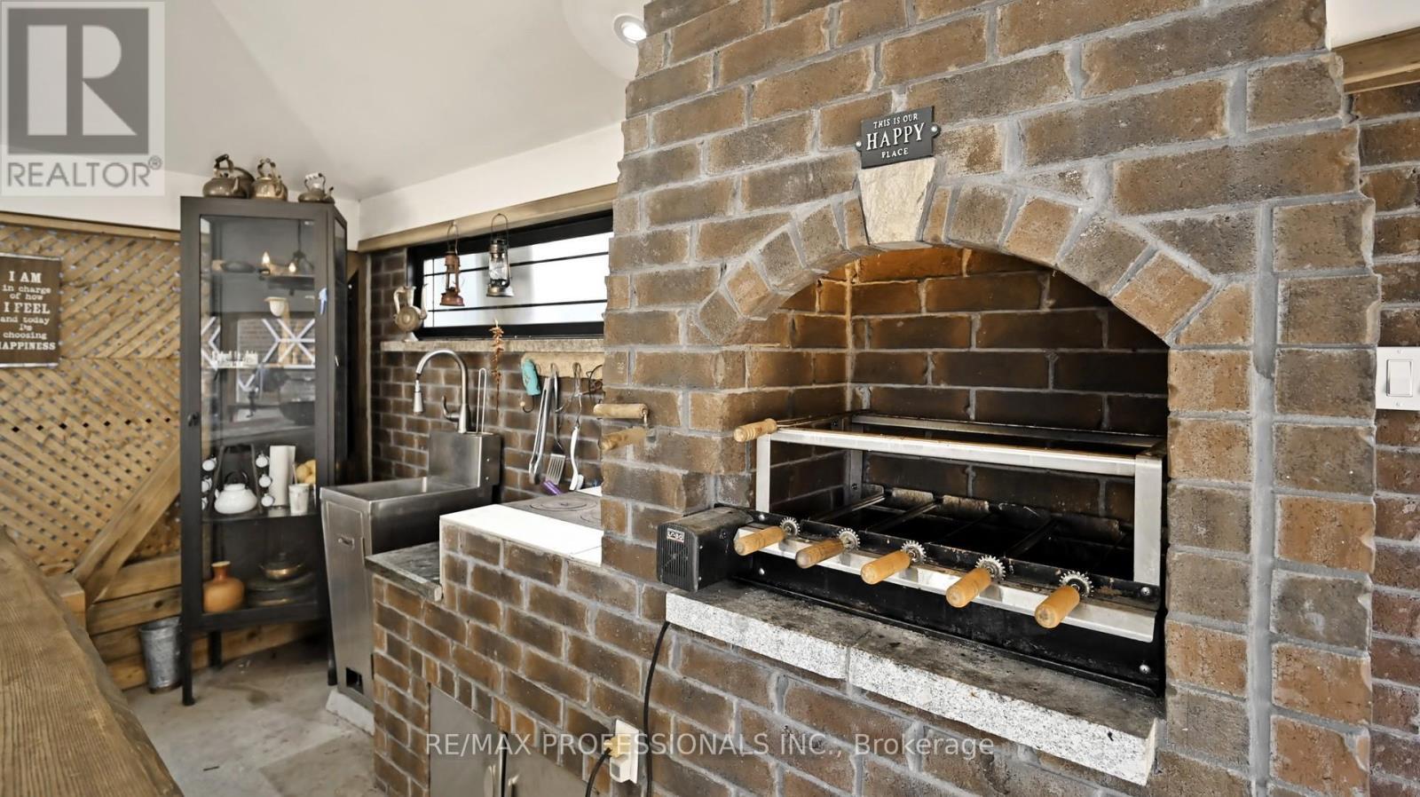 2 Woodpark Road, Toronto, Ontario  M9P 1M1 - Photo 40 - W12162553