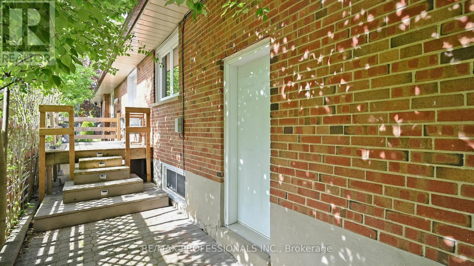 2 Woodpark Road, Toronto, Ontario  M9P 1M1 - Photo 37 - W12162553