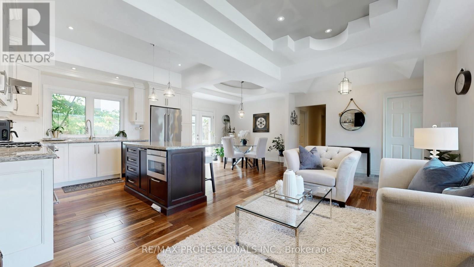 2 Woodpark Road, Toronto, Ontario  M9P 1M1 - Photo 9 - W12162553