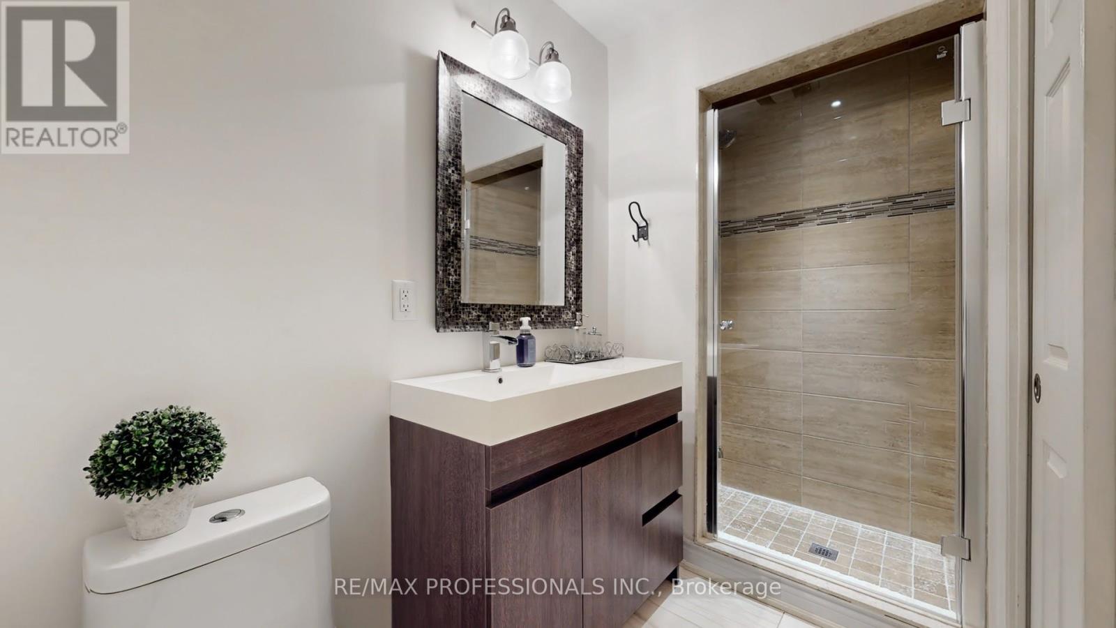 2 Woodpark Road, Toronto, Ontario  M9P 1M1 - Photo 20 - W12162553