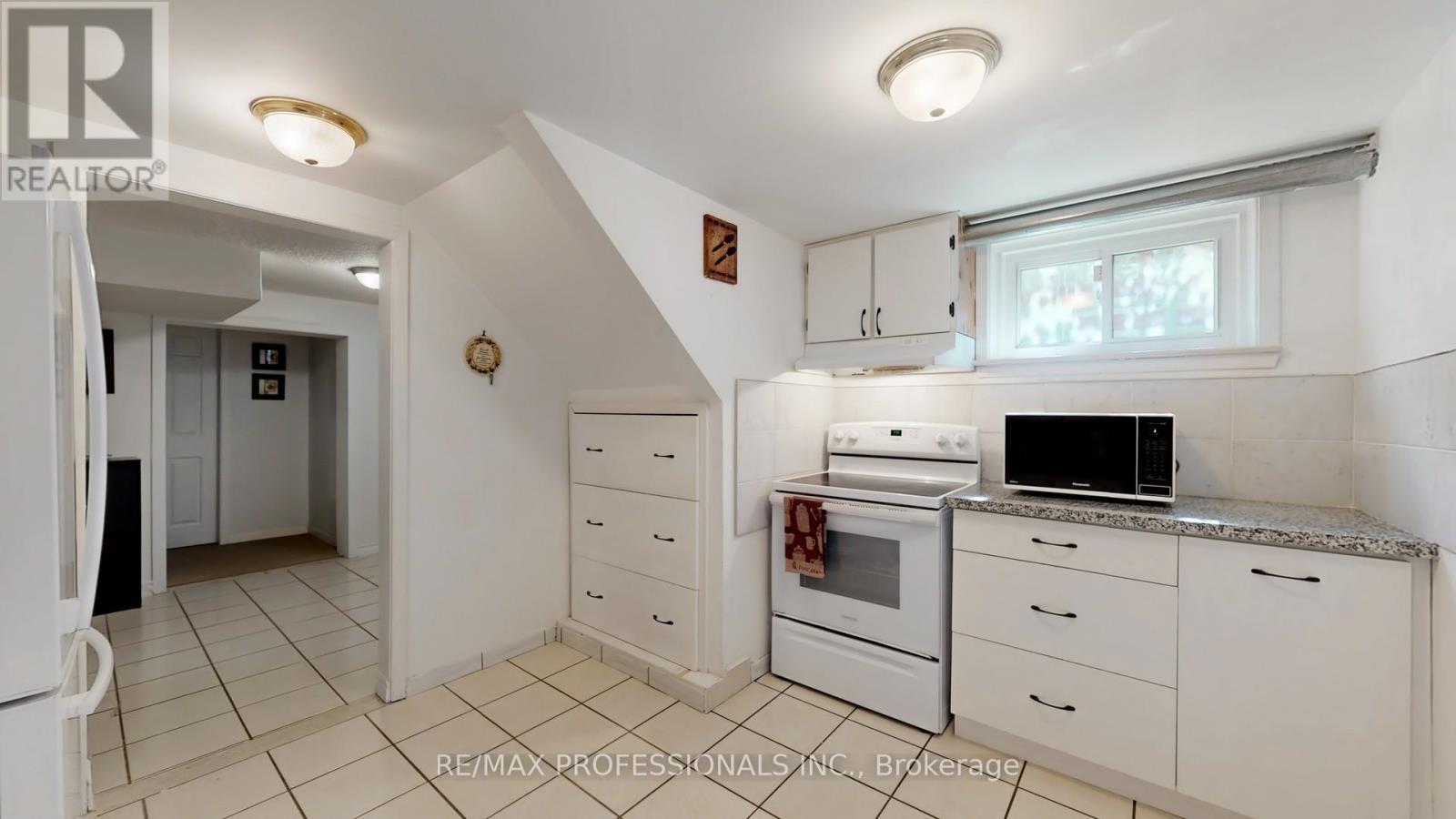 2 Woodpark Road, Toronto, Ontario  M9P 1M1 - Photo 24 - W12162553
