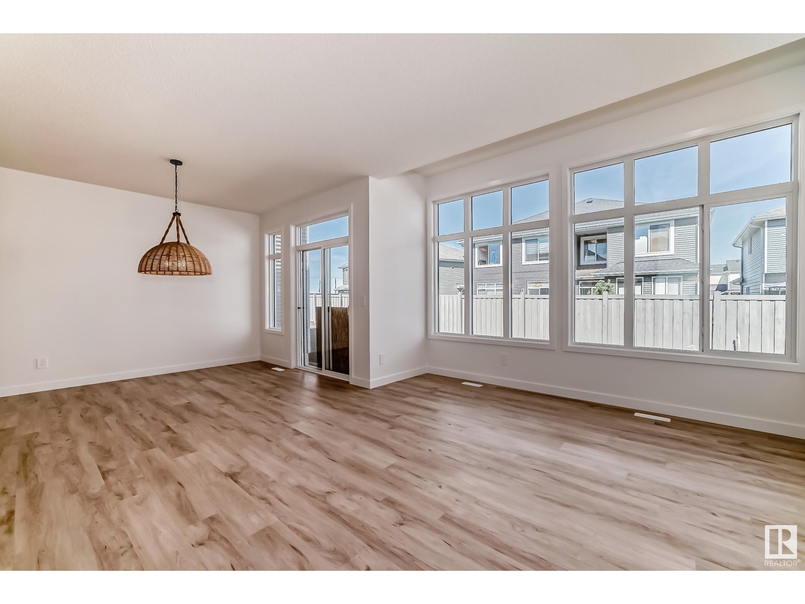 Property at 3331 169 ST SW image 4