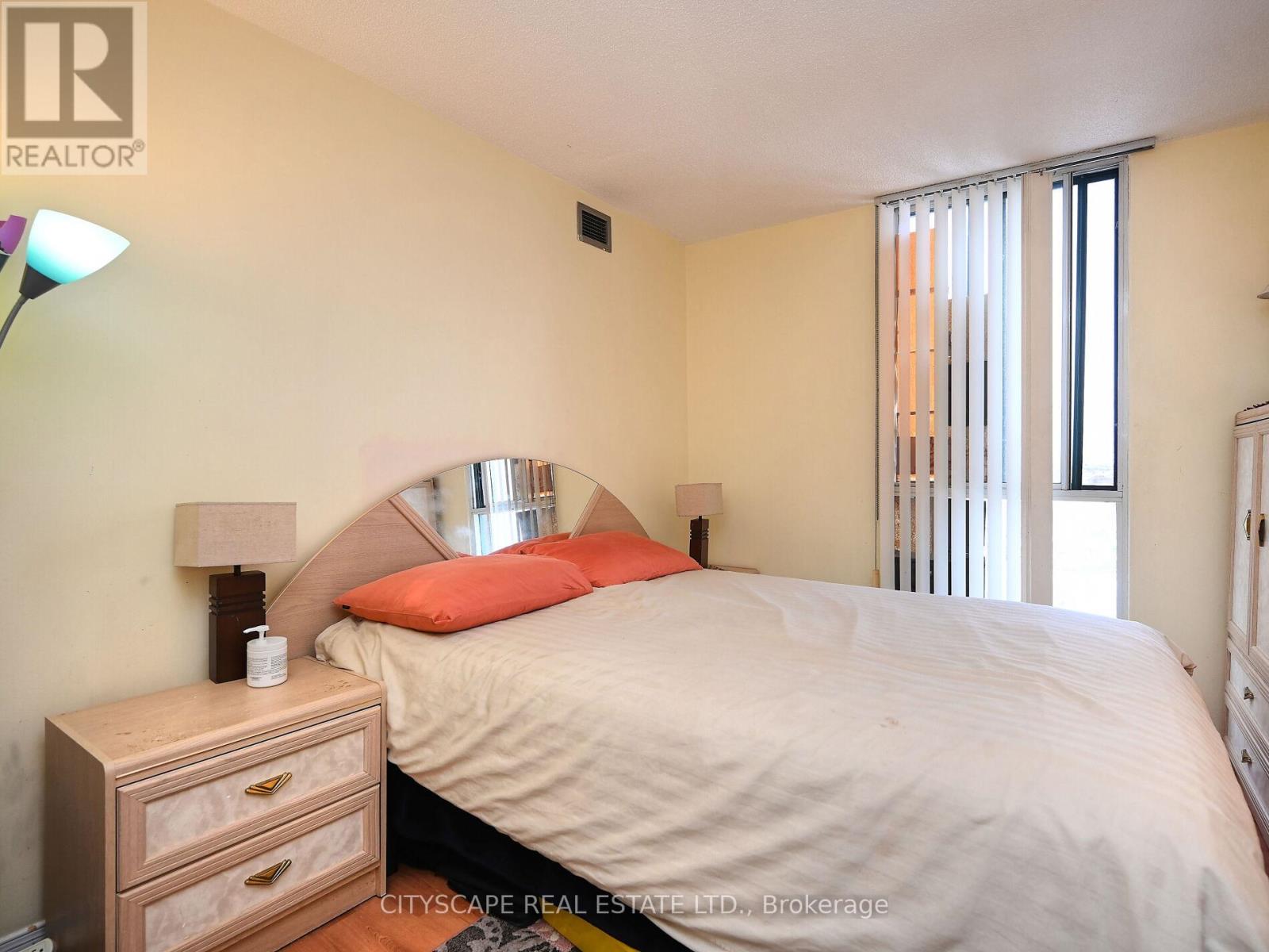 1205 - 145 Hillcrest Avenue, Mississauga, Ontario  L5B 3Z1 - Photo 19 - W12162696