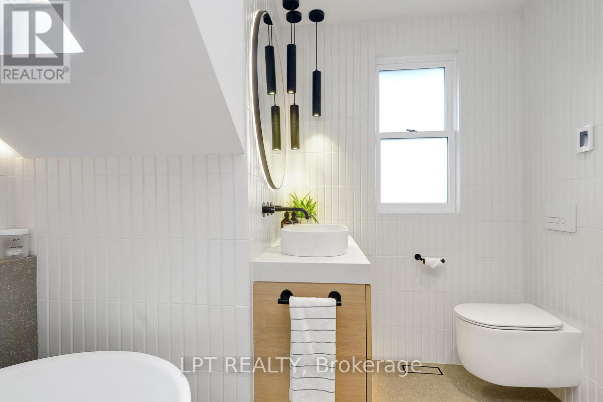 16 Julian Avenue, Ottawa, Ontario  K1Y 0S5 - Photo 39 - X12163055