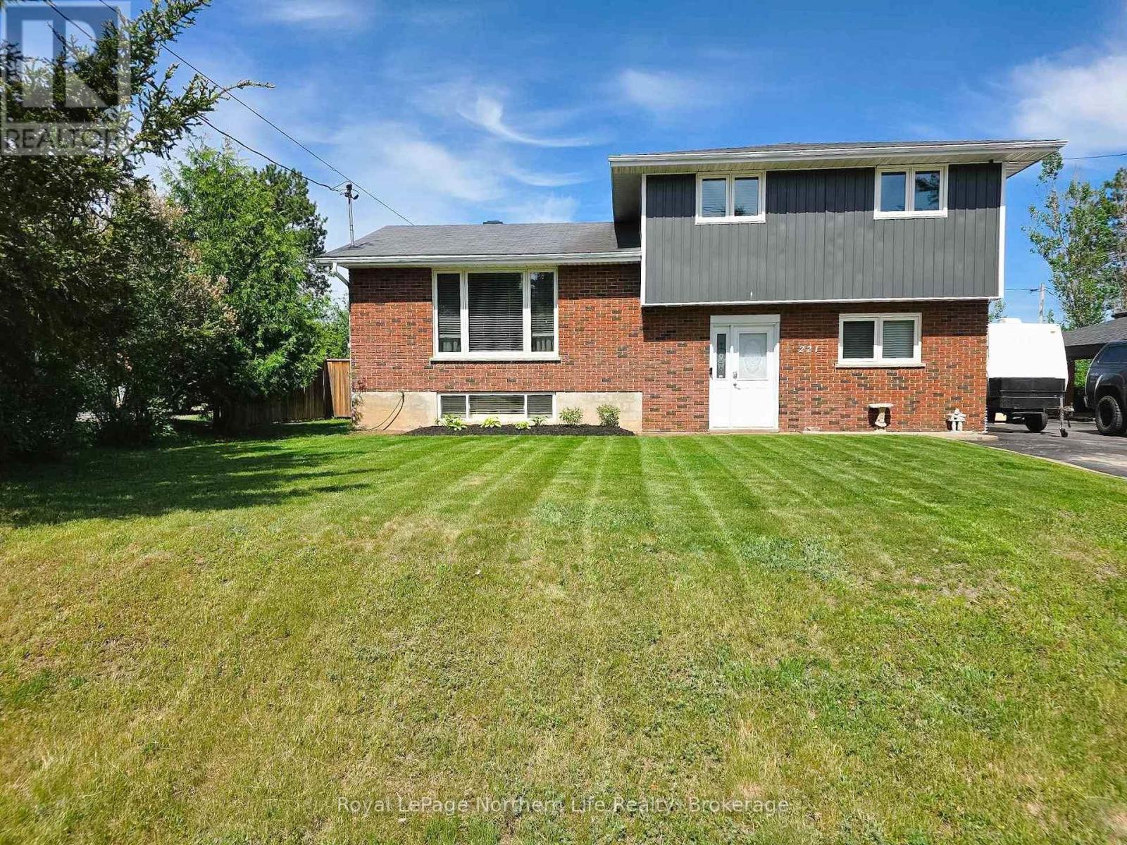 221 Eleventh Street, Mattawa, Ontario  P0H 1V0 - Photo 1 - X12163011
