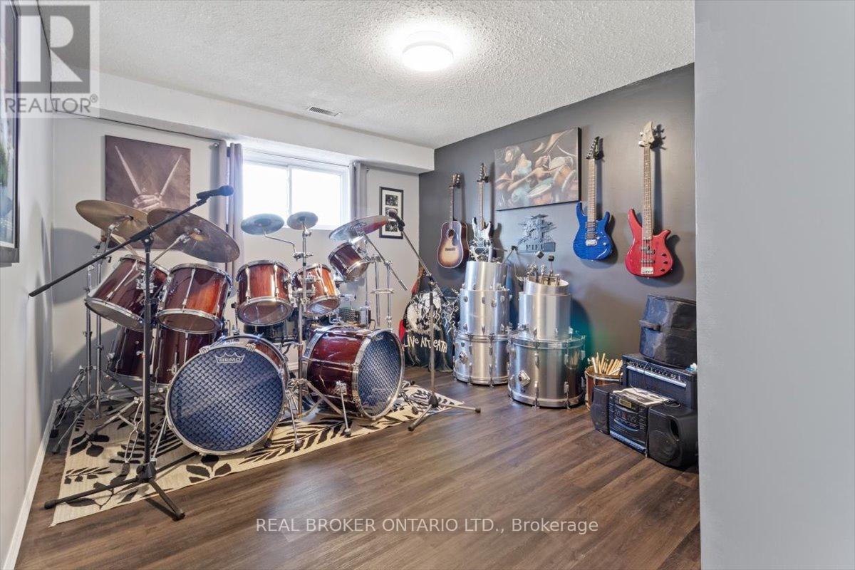 51 Southglen Road, Brantford, Ontario  N3R 6Z9 - Photo 32 - X12063332