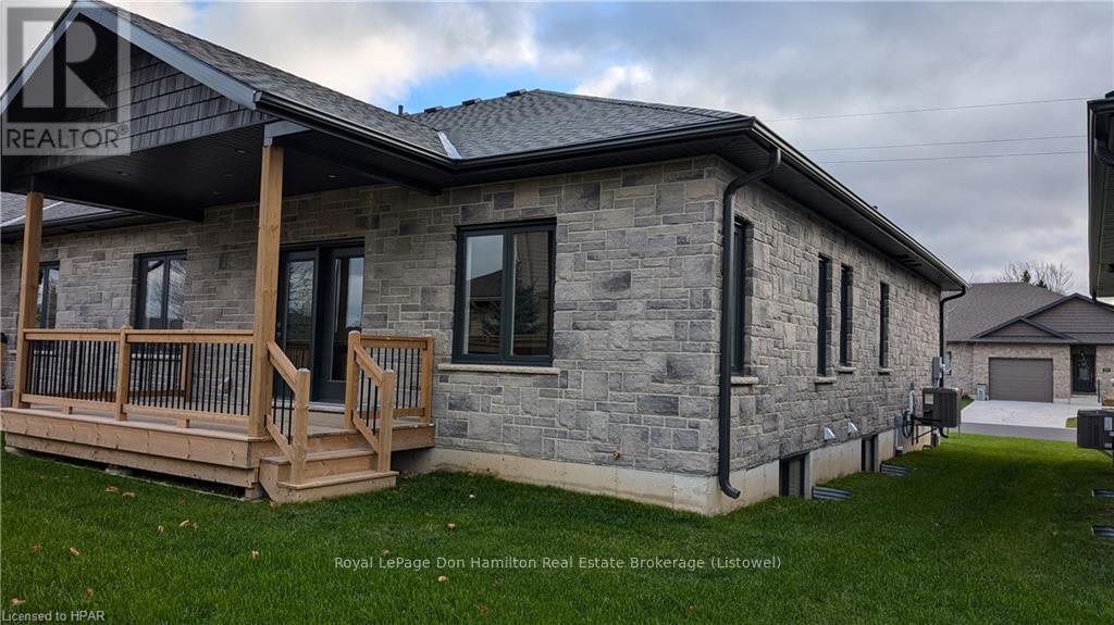 272 Queen Street S, North Perth, Ontario  N0G 1B0 - Photo 2 - X11822988