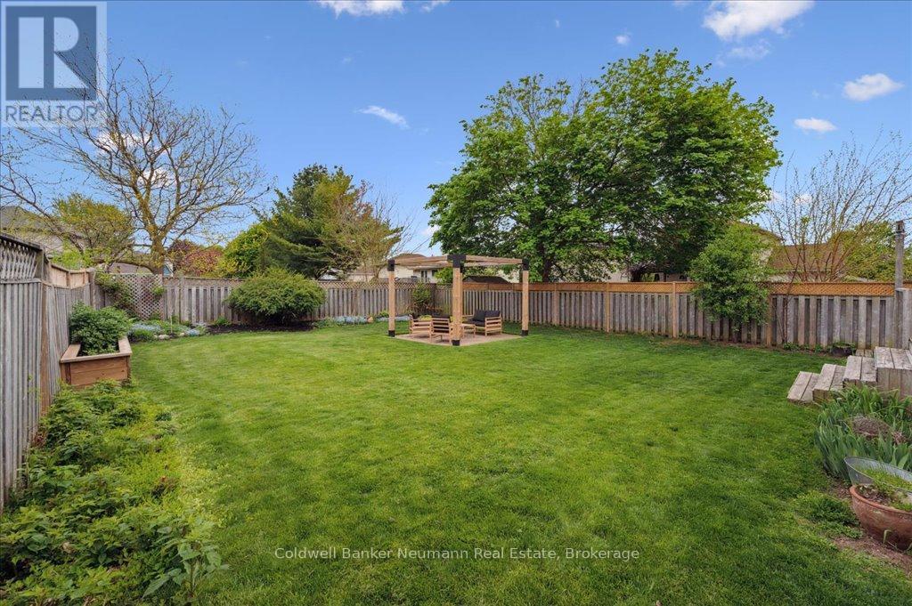 102 Barnicke Drive, Cambridge, Ontario N3C 3M4 - Photo 21 - X12149831