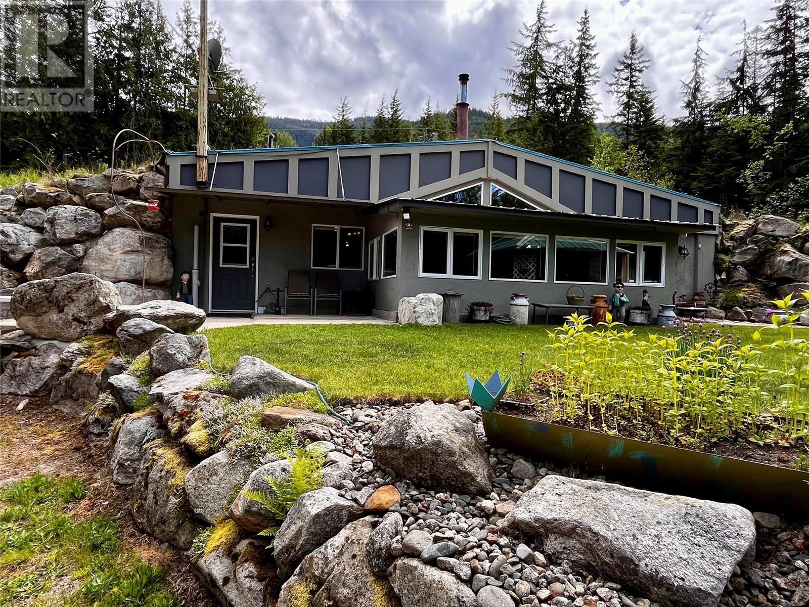 7705 Omen Road, Fauquier, BC V0G1K0