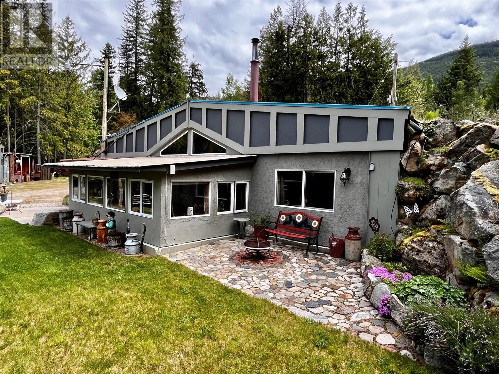 7705 Omen Road, Fauquier, BC V0G1K0