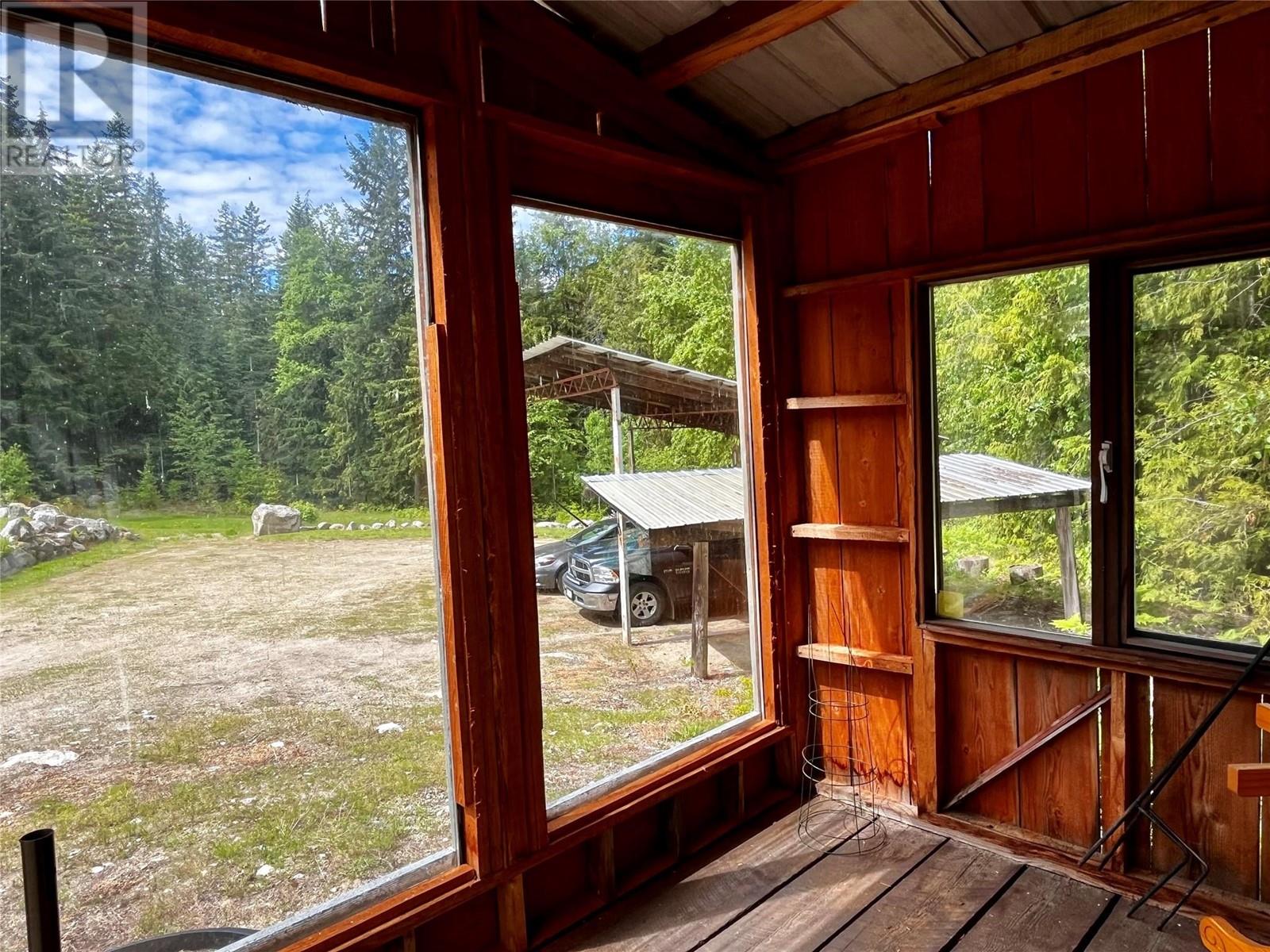 7705 Omen Road, Fauquier, British Columbia  V0G 1K0 - Photo 72 - 10348046